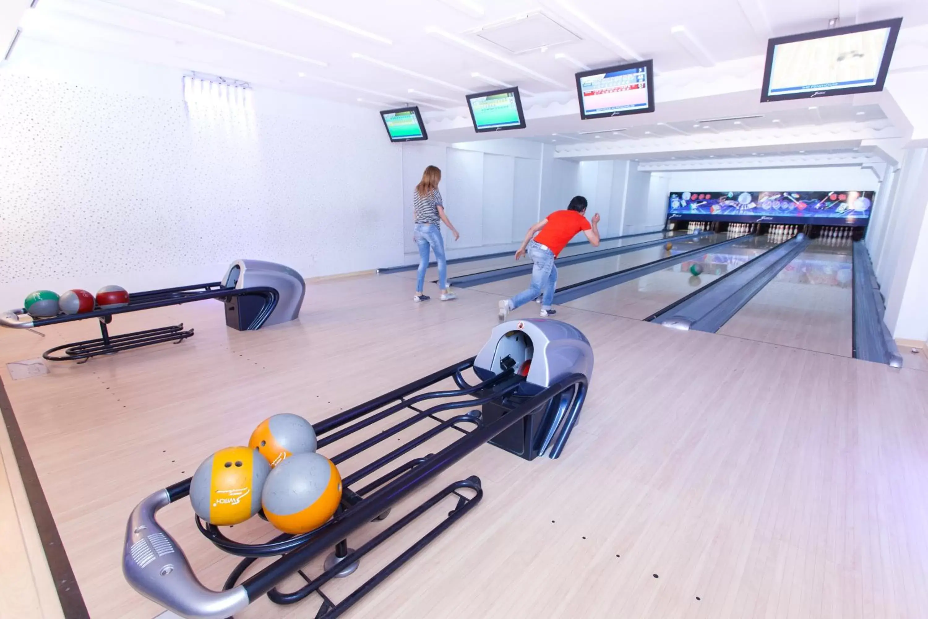 Bowling, Fitness Center/Facilities in The Penthouse Suites Hotel