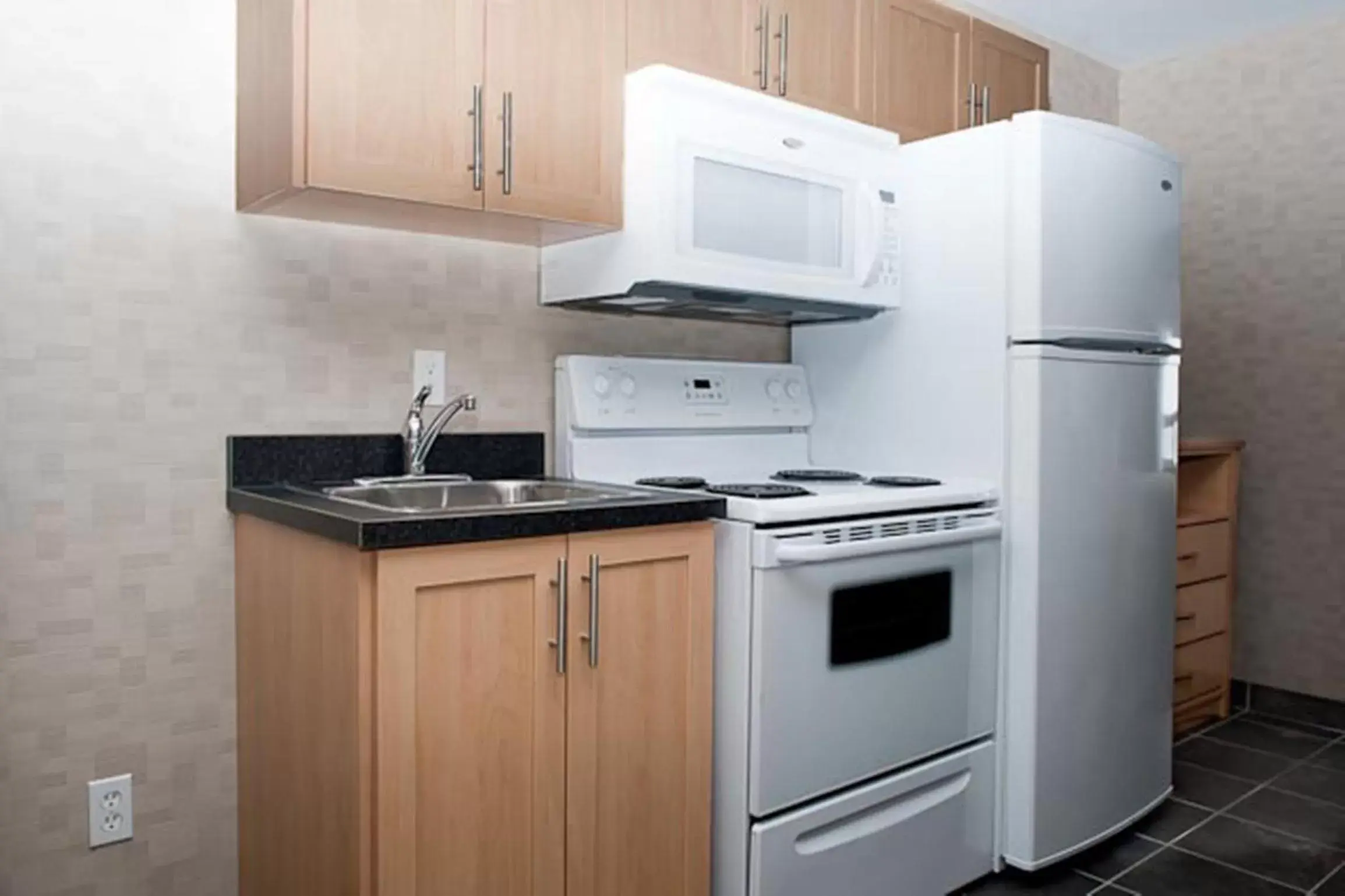 Kitchen or kitchenette, Kitchen/Kitchenette in Paradise Inn and Suites