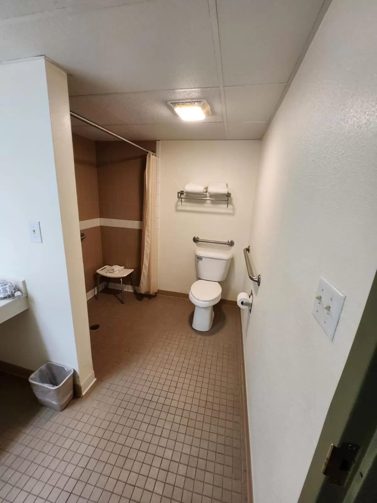 Bathroom in Hot Springs Village Inn