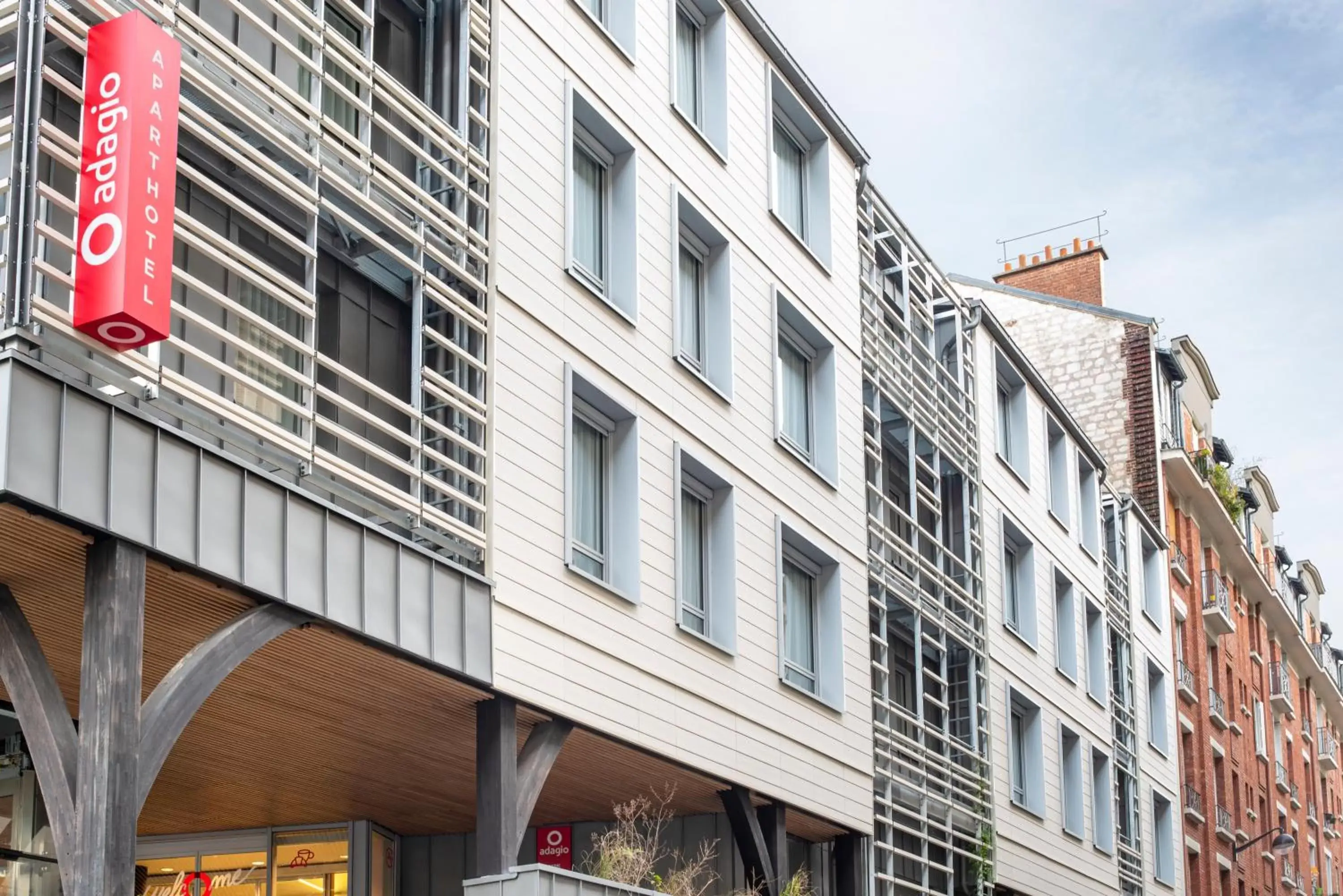 Property building in Aparthotel Adagio Paris Nation Property building in Aparthotel Adagio Paris Nation