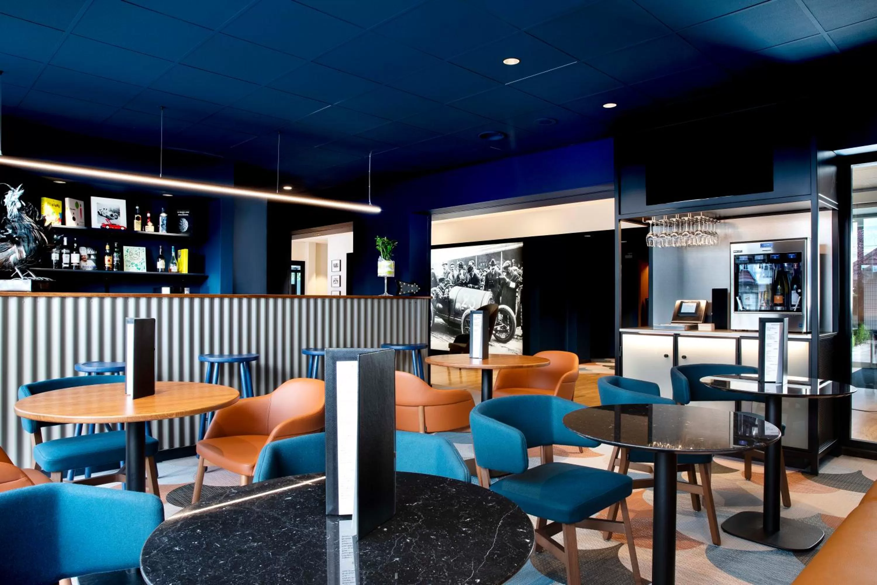 Restaurant/places to eat in Hotel Le Bugatti