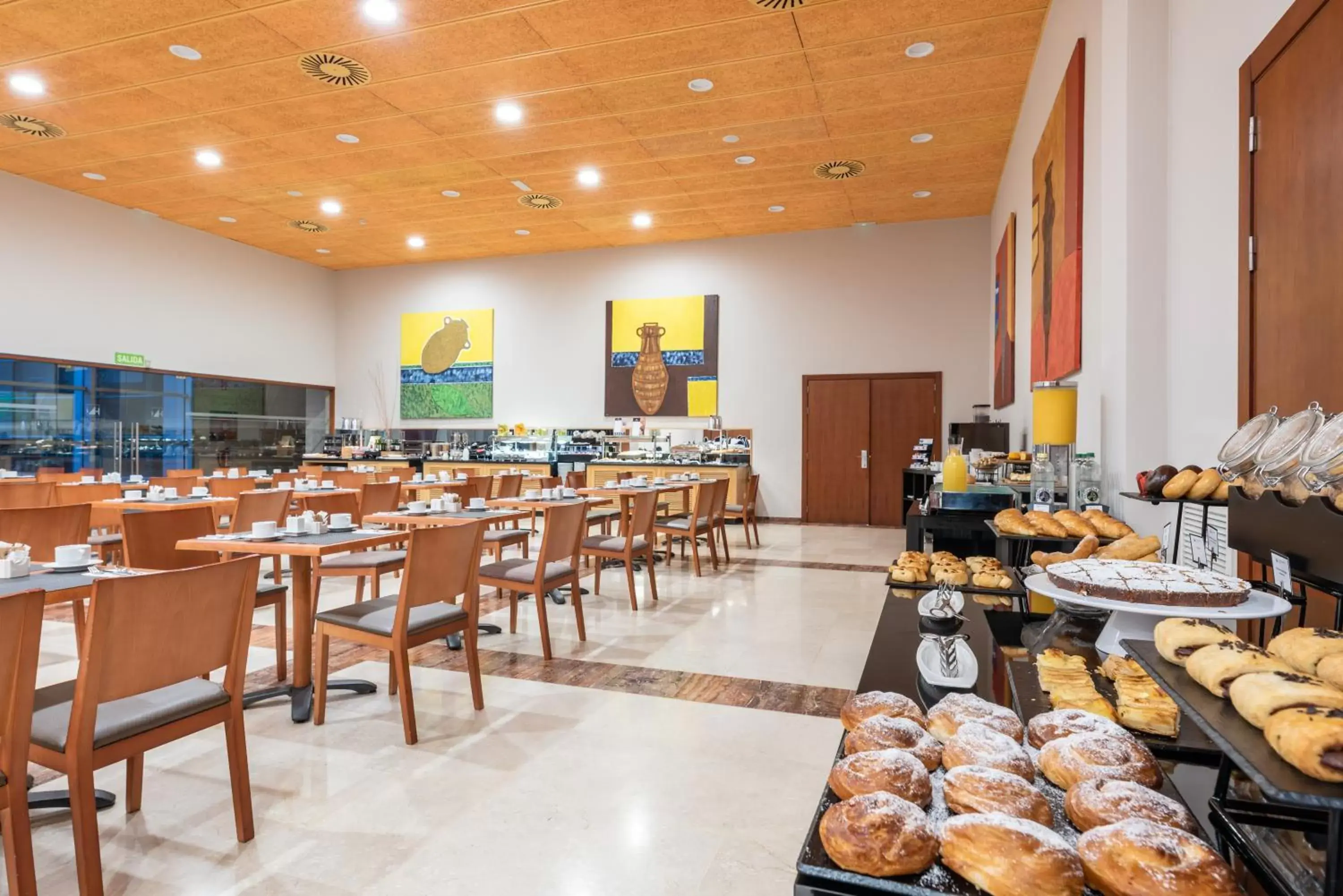 Lounge or bar, Restaurant/Places to Eat in Eurostars San Lazaro