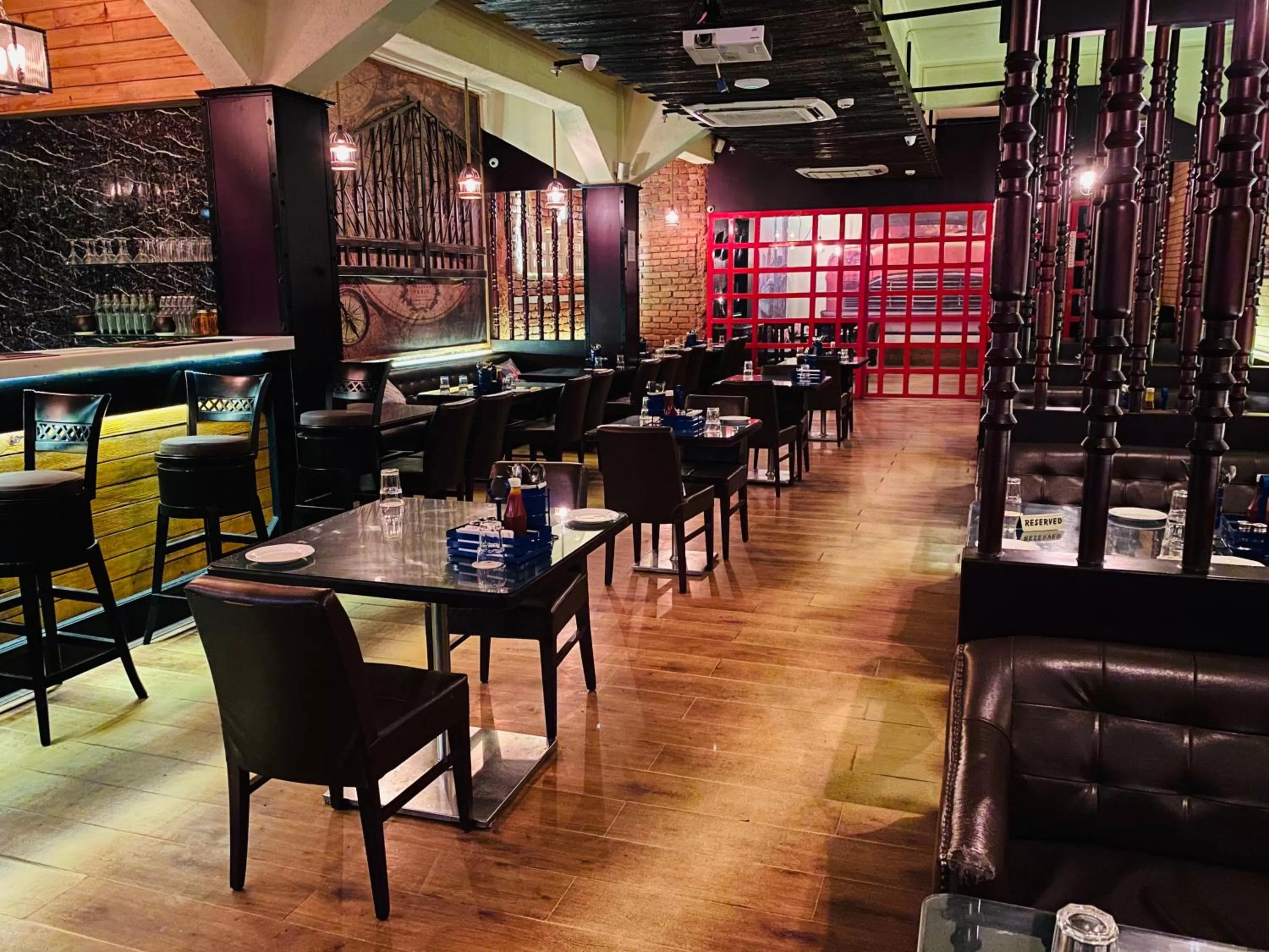 Restaurant/places to eat in Saluja Residency