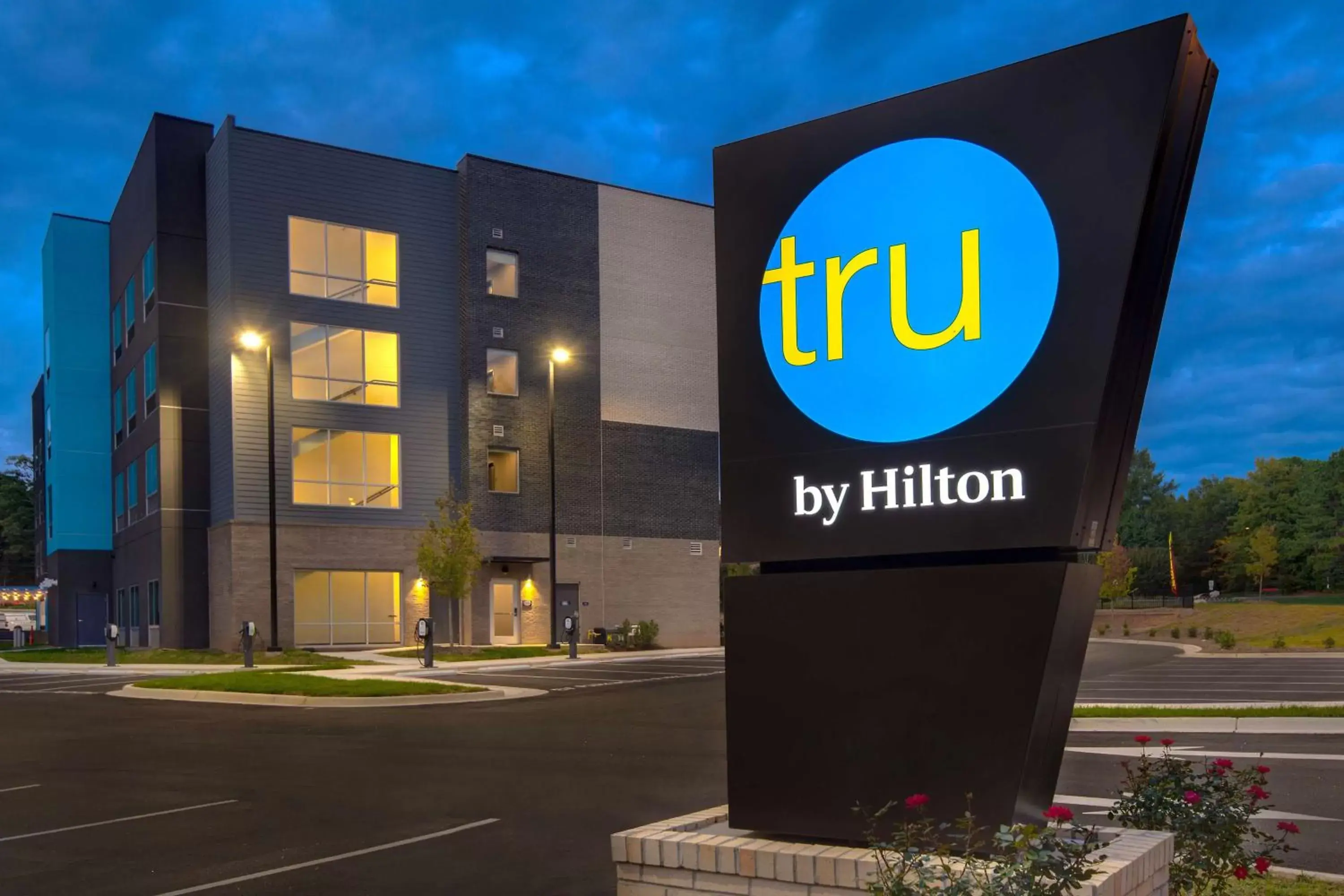 Property building, Property Logo/Sign in Tru By Hilton Wake Forest Raleigh North