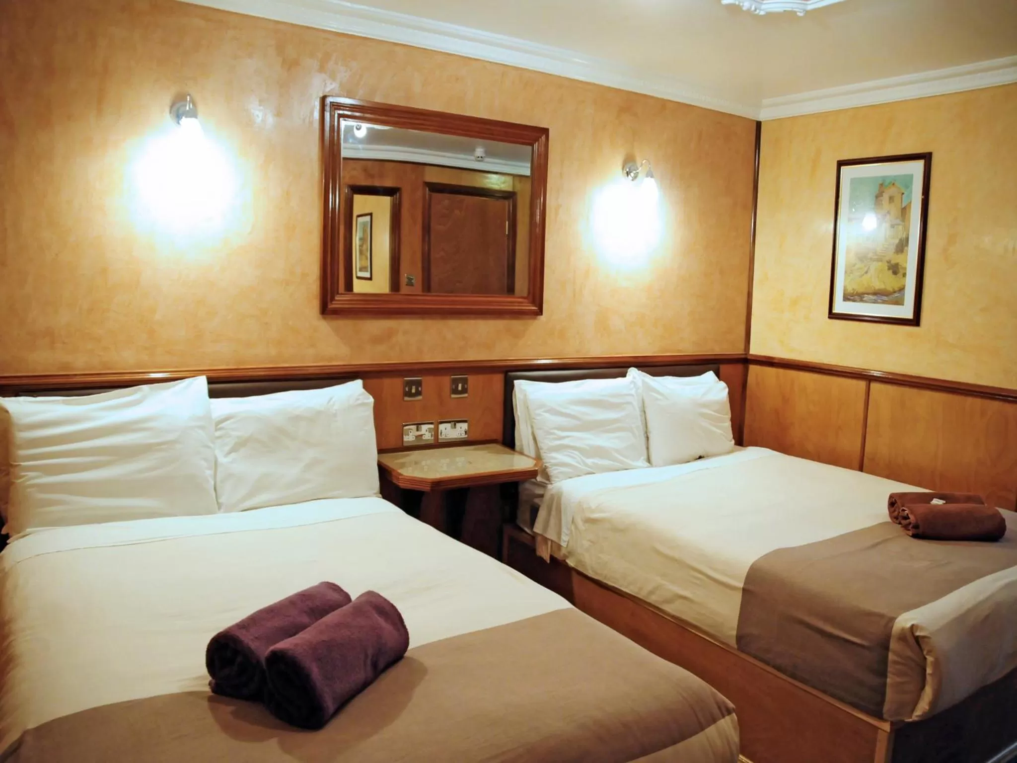 Photo of the whole room, Bed in Cricklewood Lodge Hotel