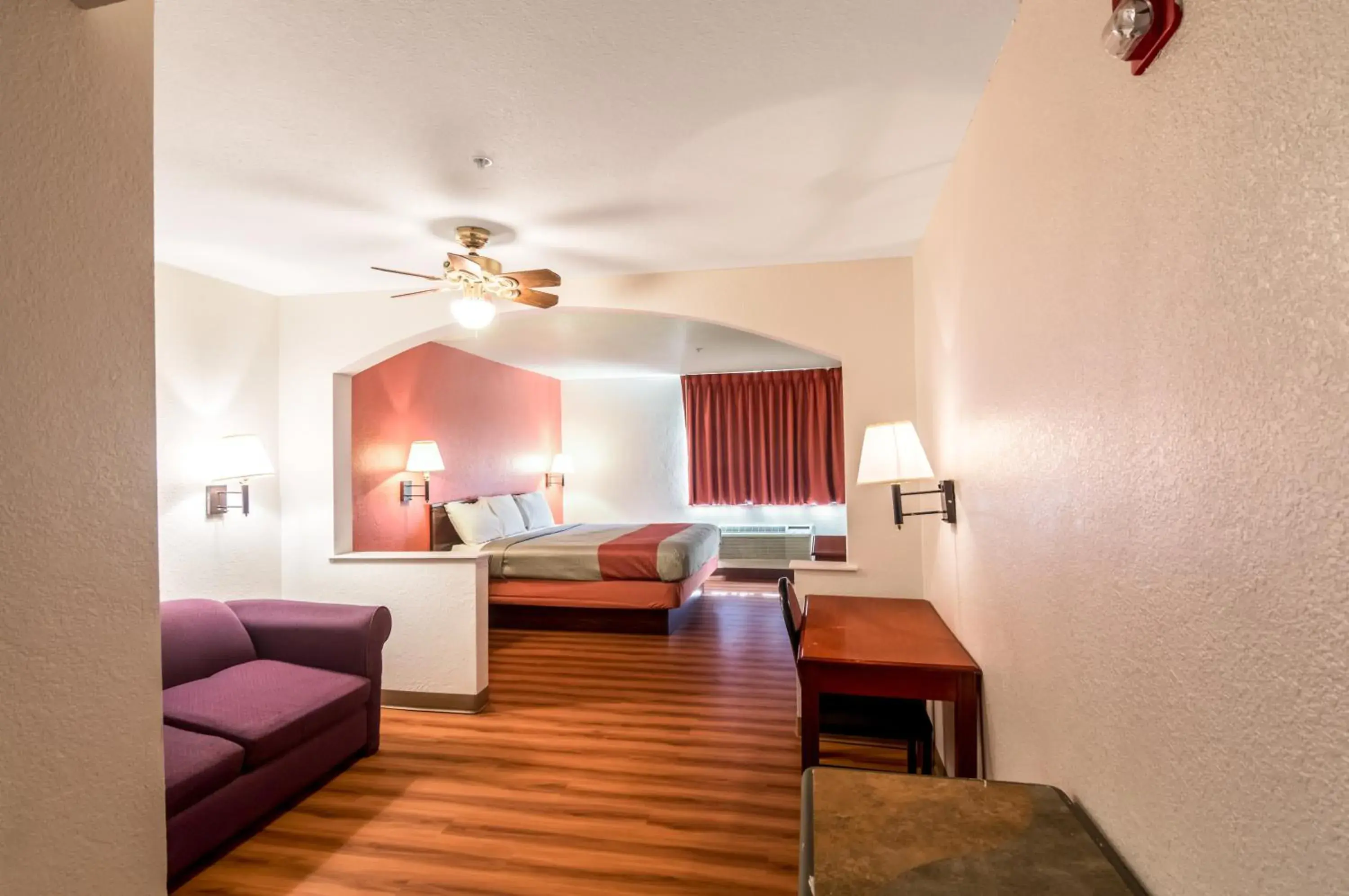 Bedroom, Seating Area in Motel 6-Oklahoma City, OK