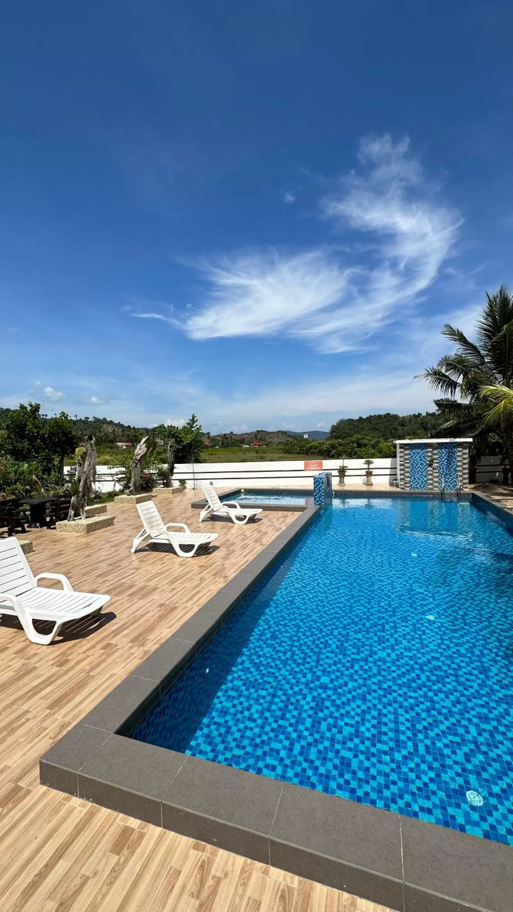 Swimming pool in Cenang Room Rahsia Motel