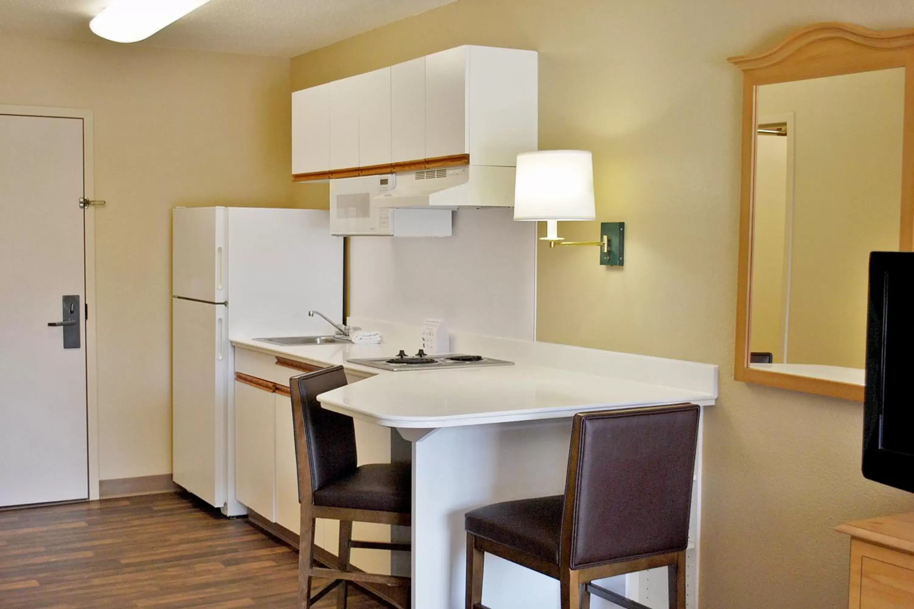 Kitchen or kitchenette, Kitchen/Kitchenette in Extended Stay America Suites - St Louis - Airport - Central