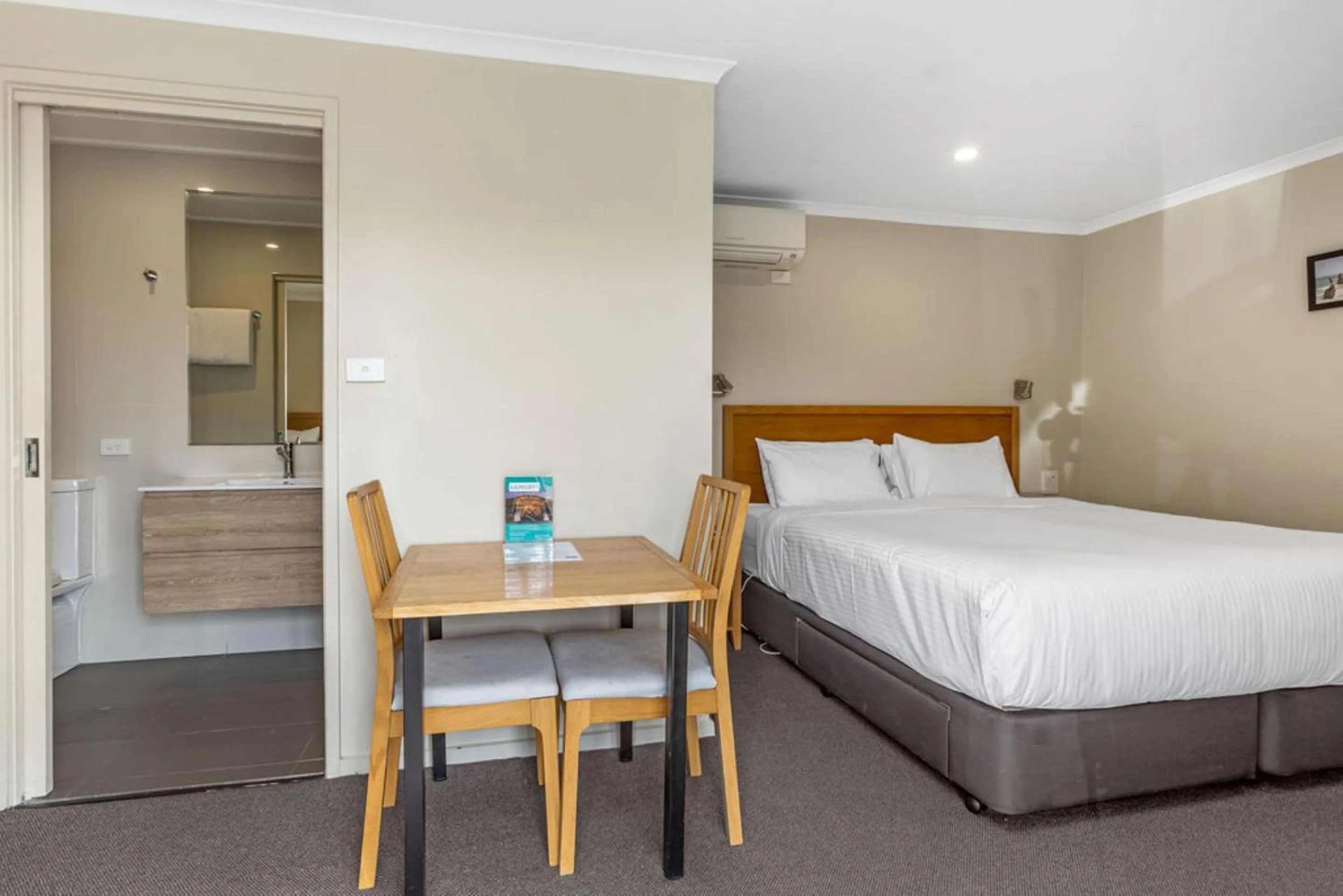 Bedroom, Bed in Best Western Apollo Bay Motel