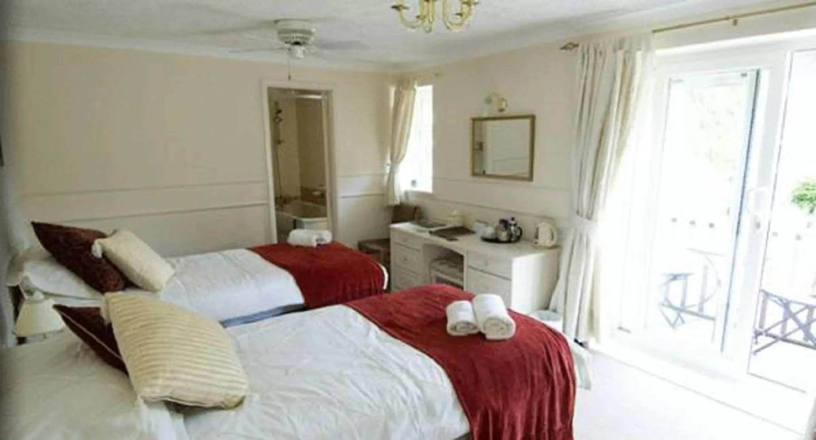 Photo of the whole room, Bed in Old Court Hotel & Suites