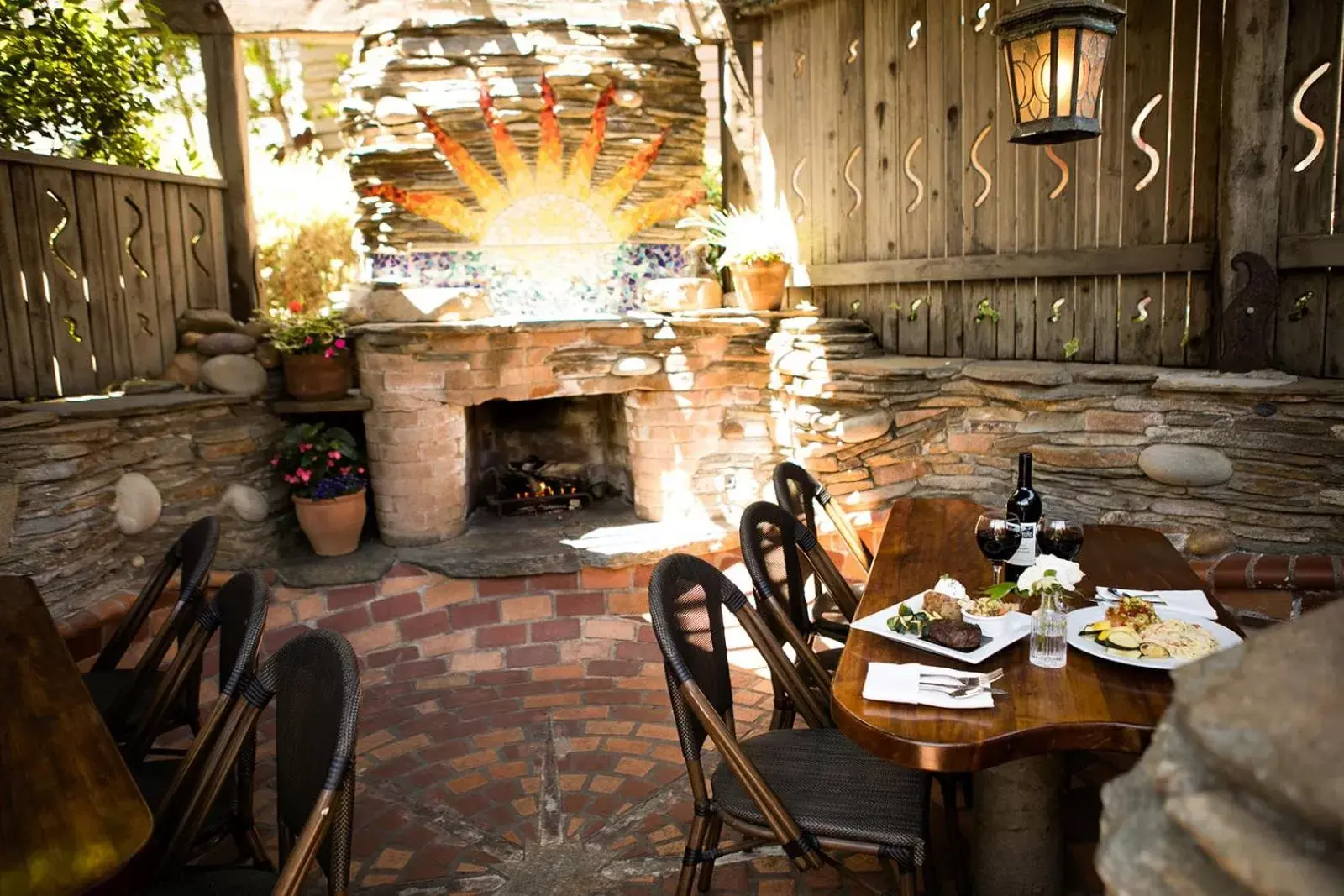 Restaurant/Places to Eat in Cambria Pines Lodge