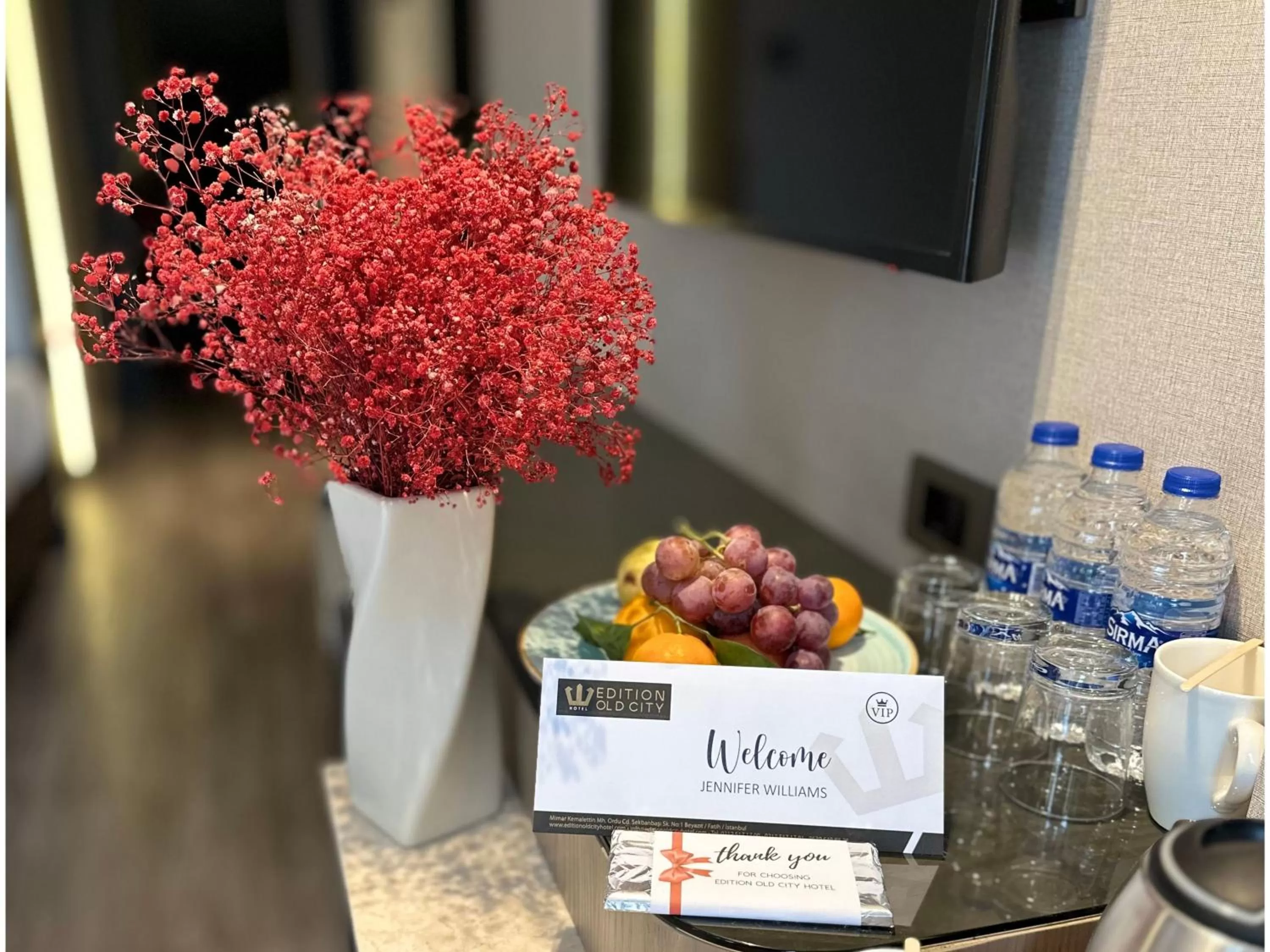 Food and drinks in Edition Old City Hotel