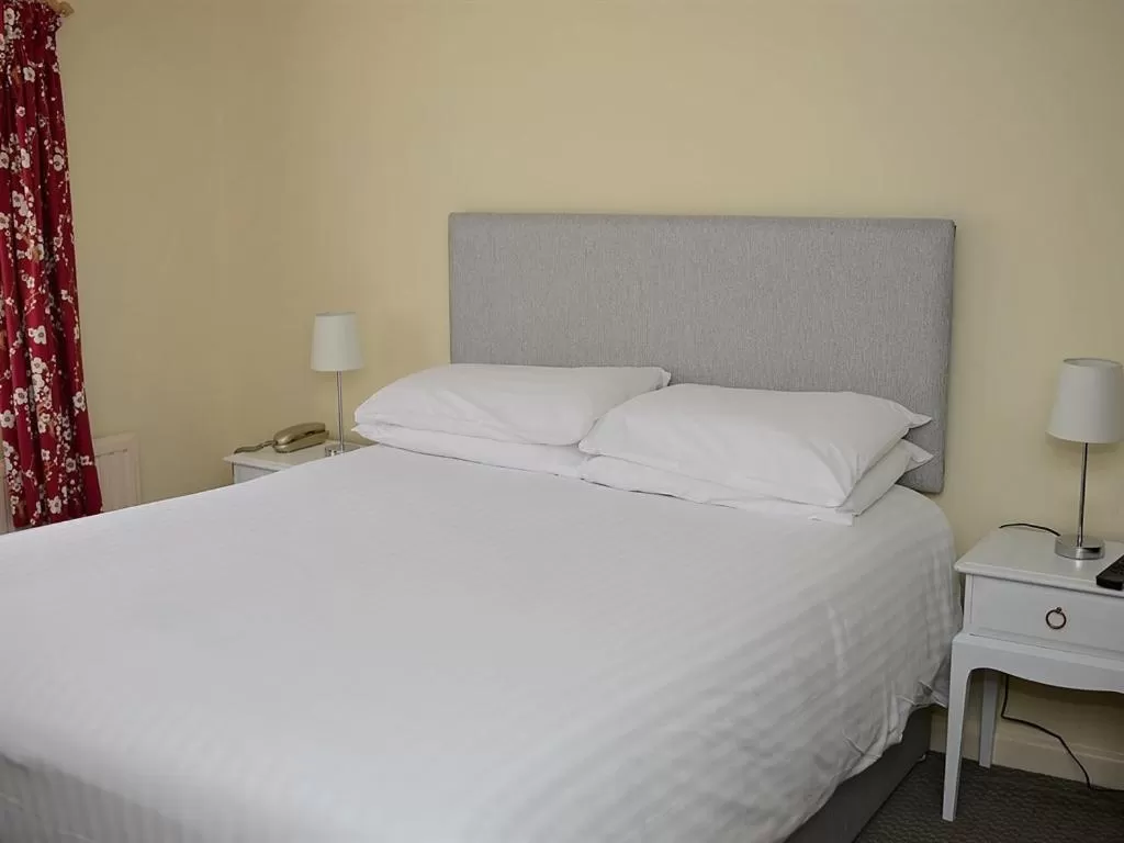 Bedroom, Bed in Park Hill Hotel