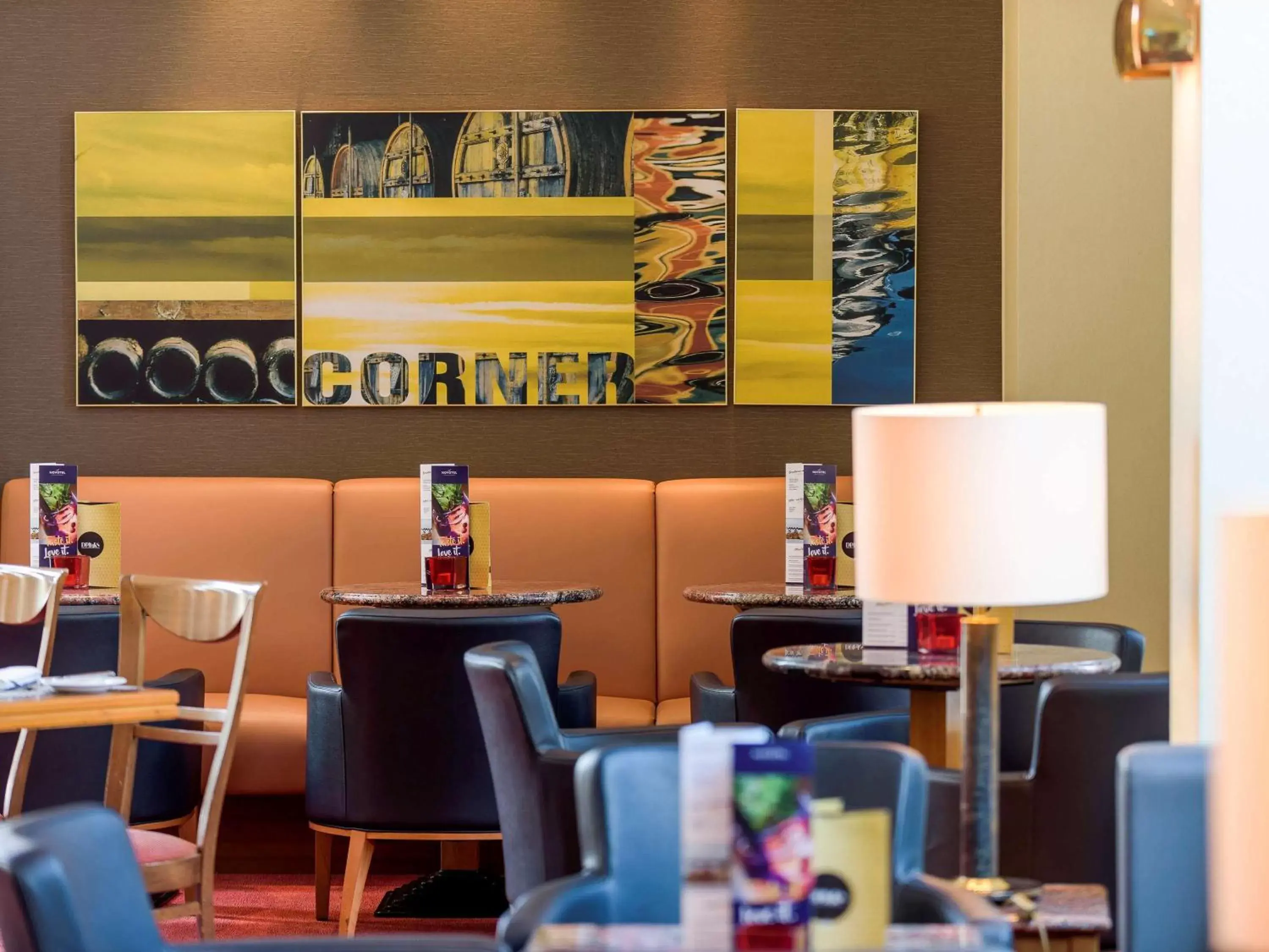 Lounge or bar, Restaurant/Places to Eat in Novotel Freiburg am Konzerthaus