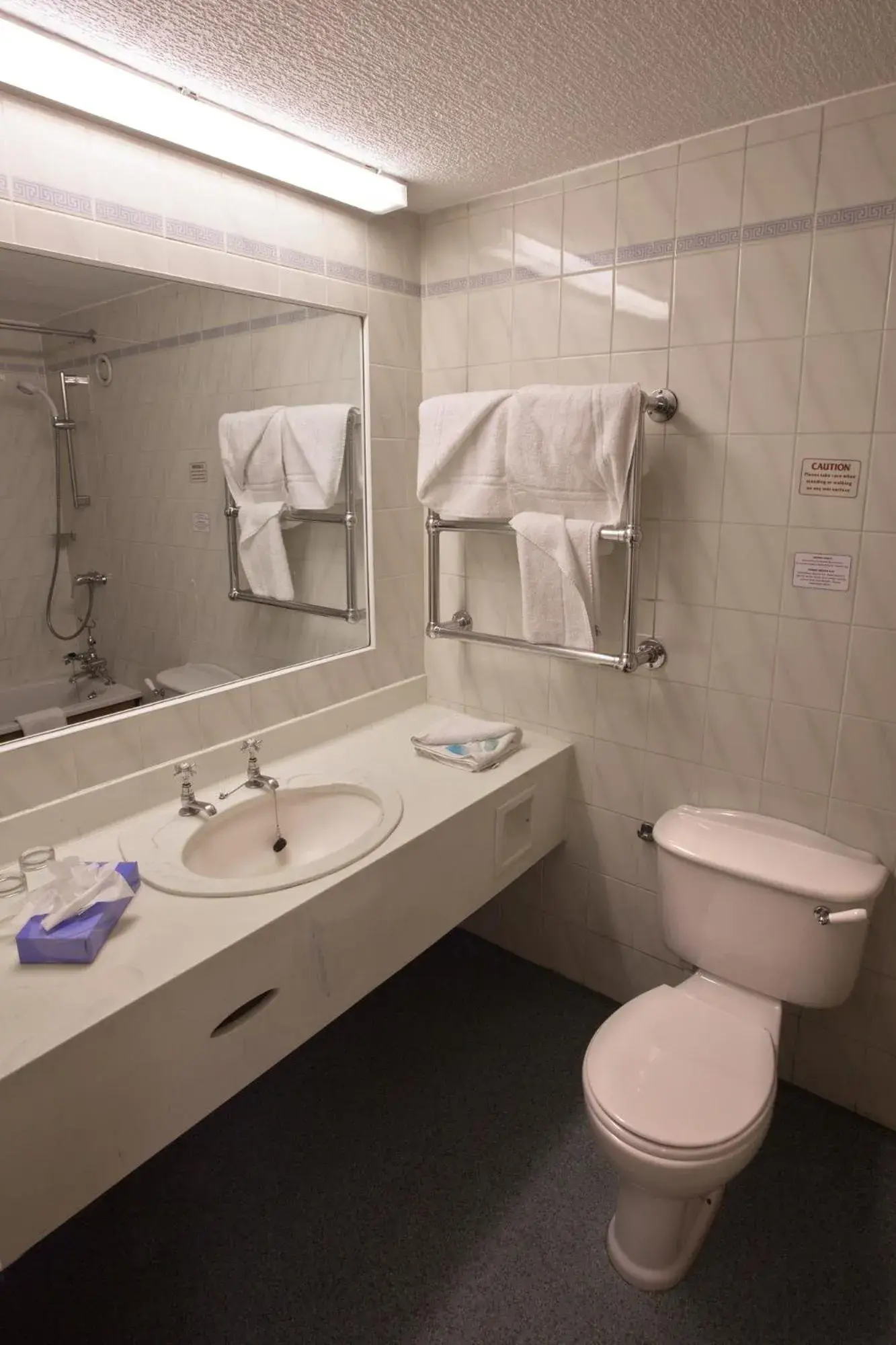 Bathroom in Britannia Hotel Coventry