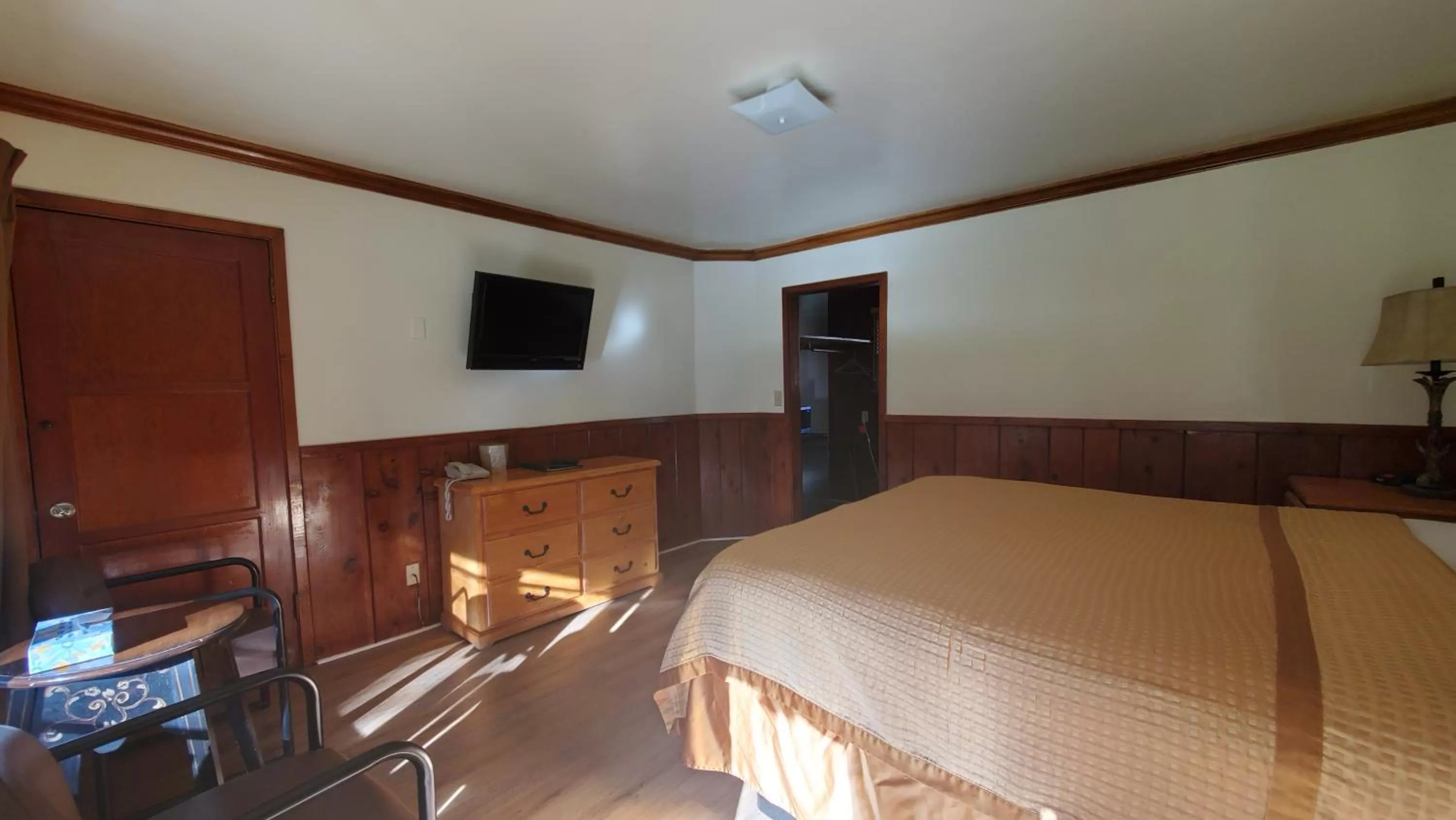 Bed in Kernville Inn