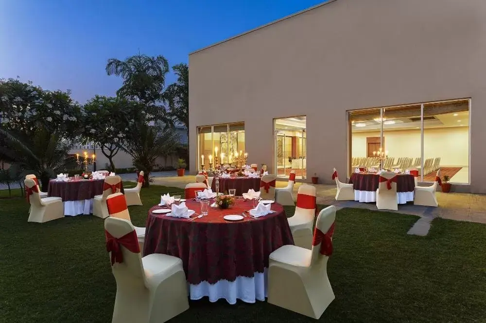 Seating area, Banquet Facilities in Hometel Roorkee