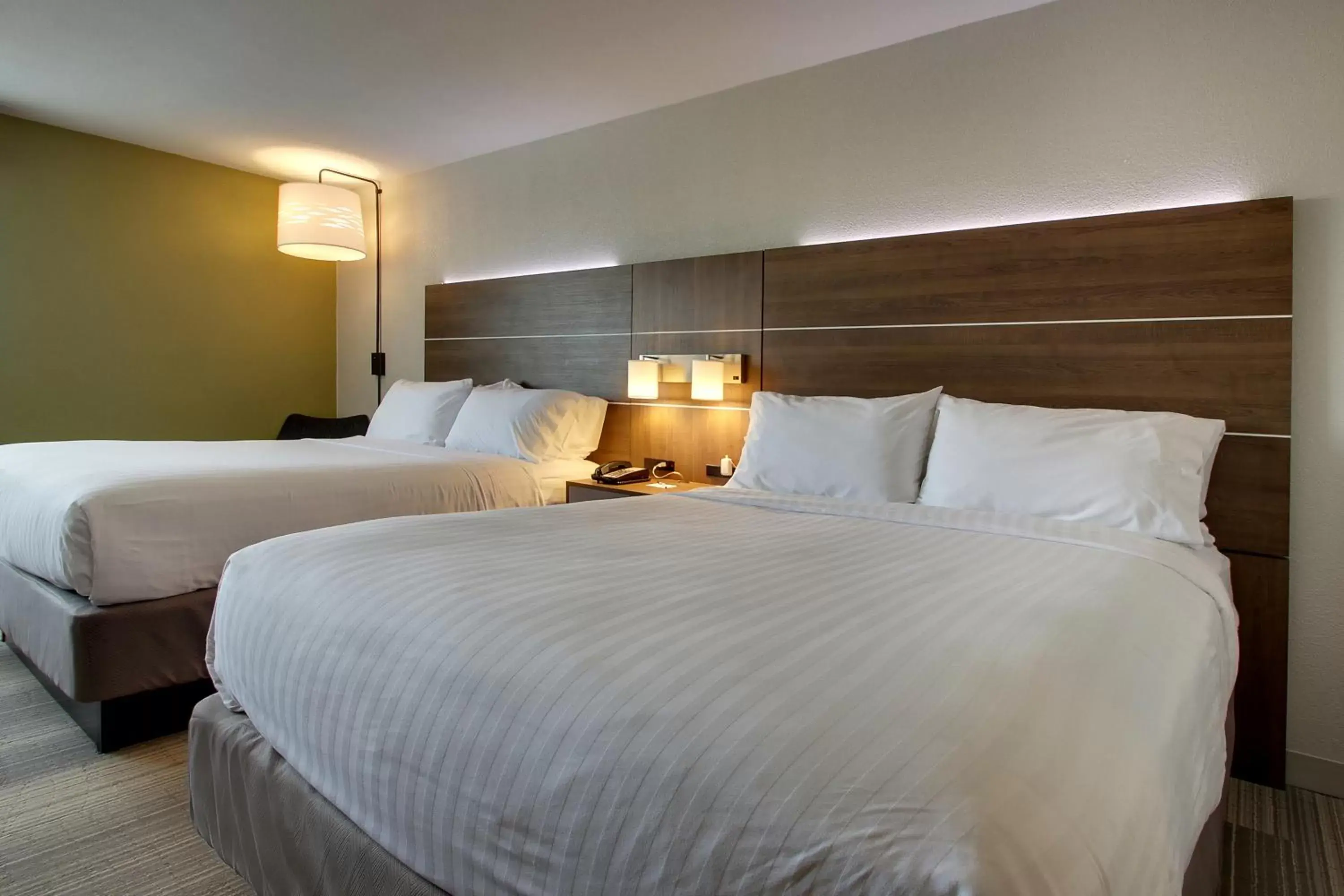 Bedroom, Bed in Holiday Inn Express & Suites Wapakoneta, an IHG Hotel