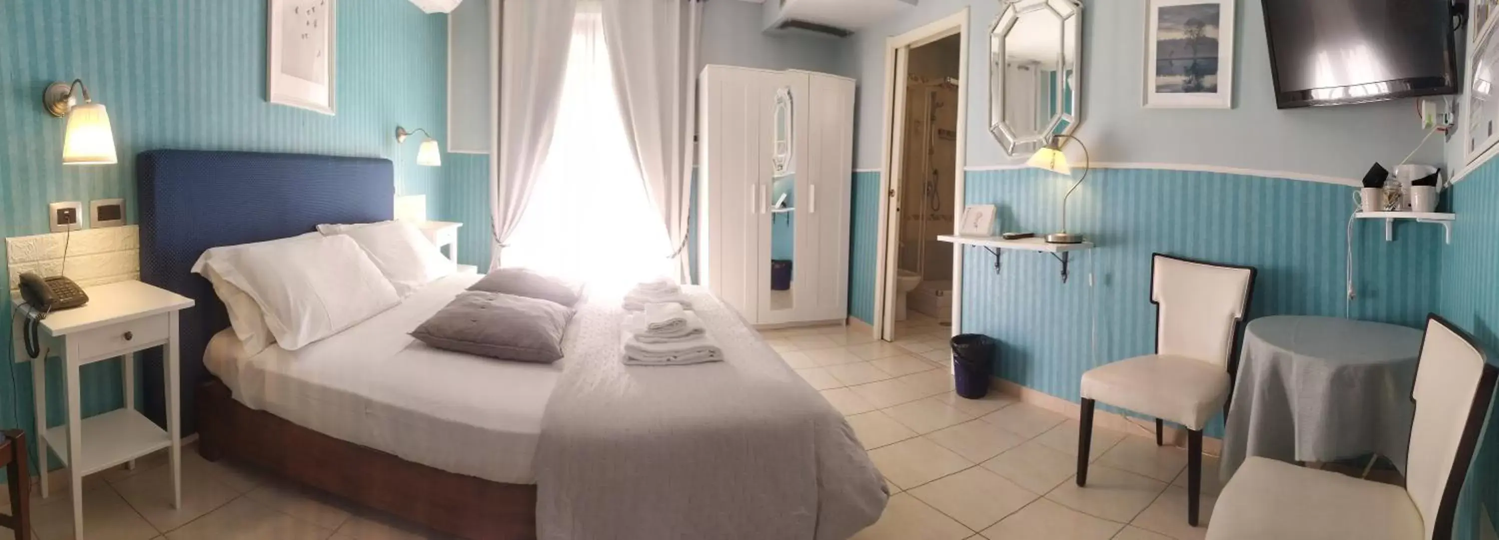 King Room with Balcony in La Contessa Hotel e b&b