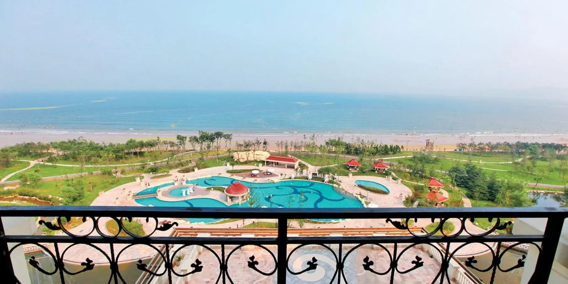 Photo of the whole room in Crowne Plaza Ocean Spring Resort, an IHG Hotel