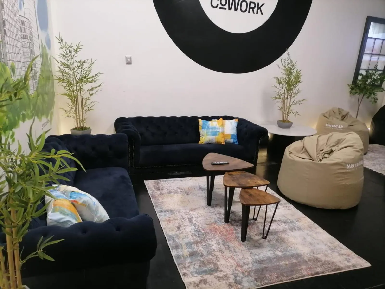 Communal lounge/ TV room in Hostel Boutique Merced 88