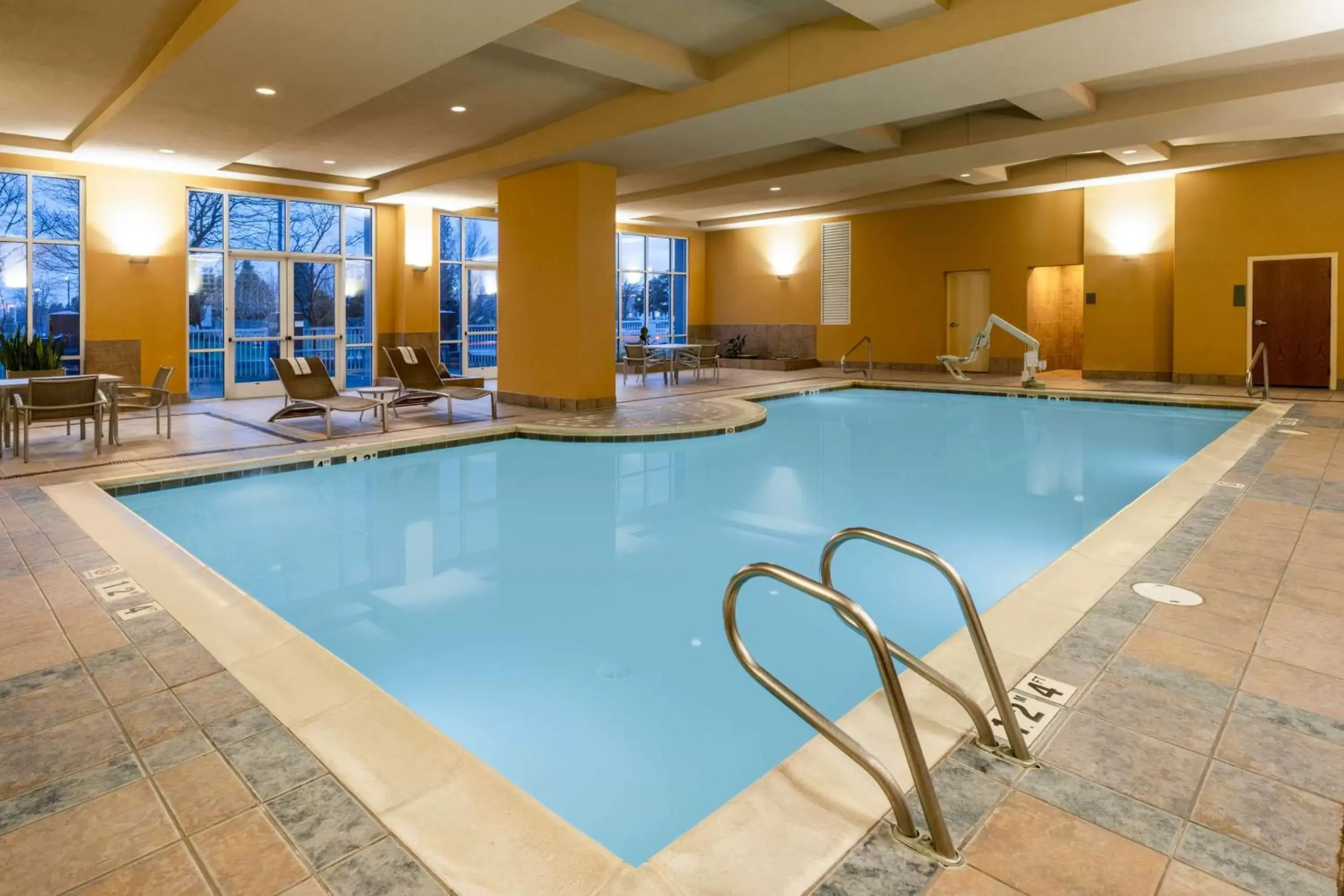 Pool view, Swimming Pool in Embassy Suites by Hilton Portland Airport