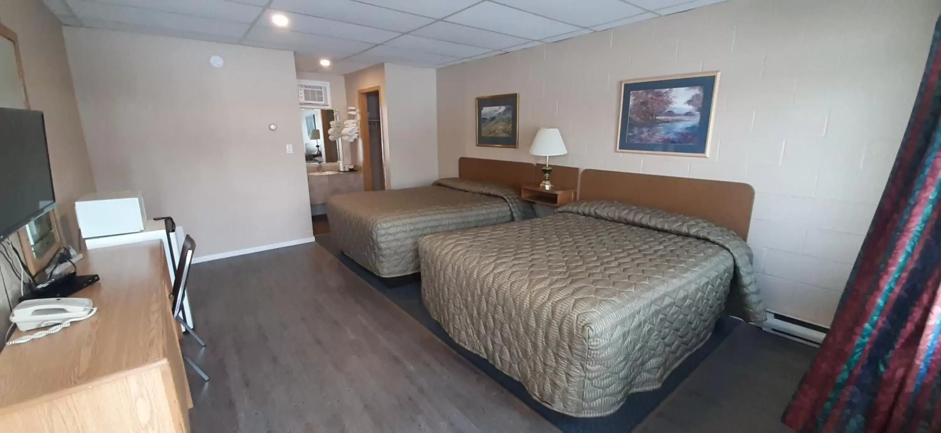 Photo of the whole room, Bed in Mary's Motel