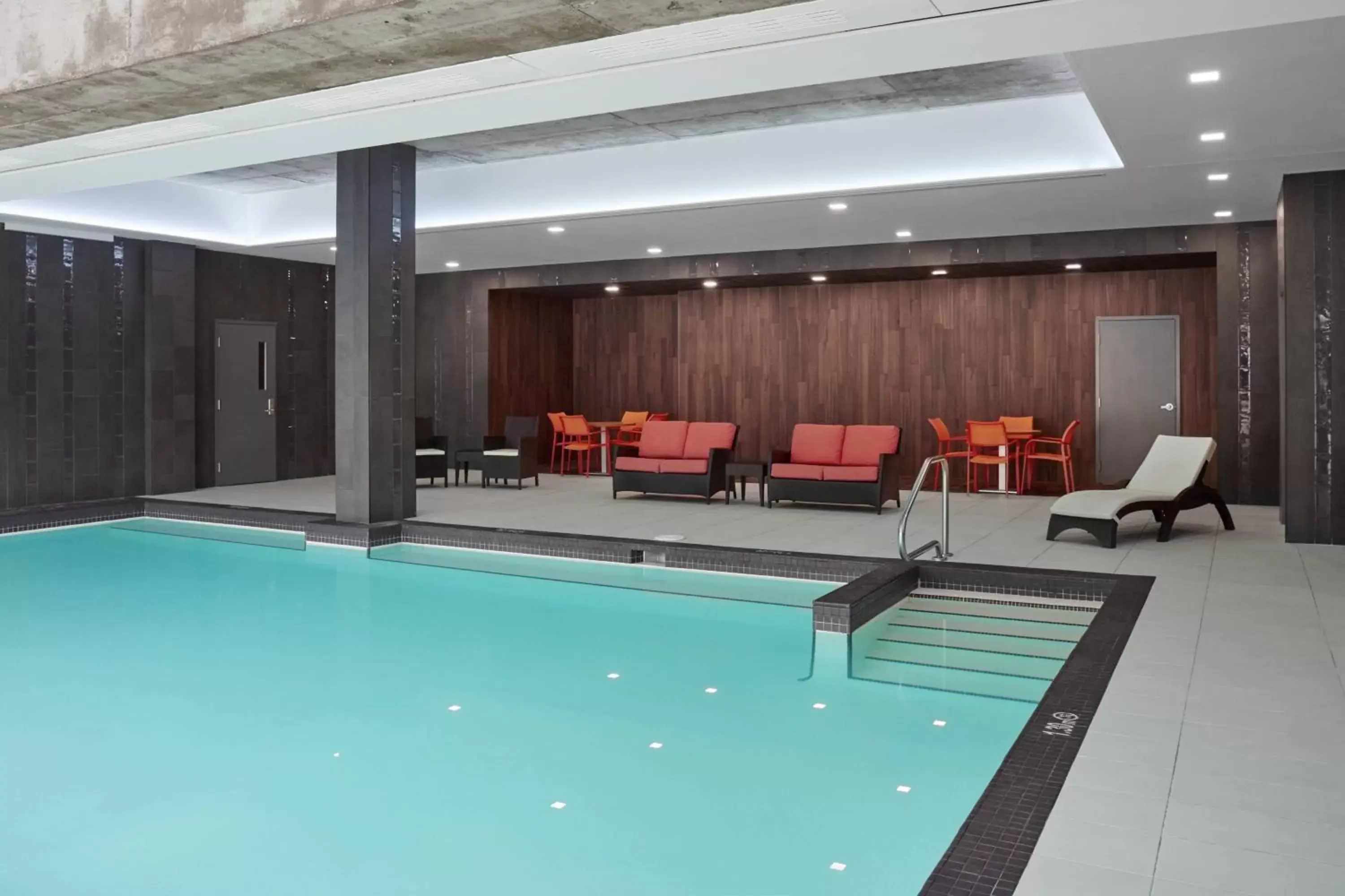 Swimming Pool in Delta Hotels by Marriott Trois Rivieres Conference Centre