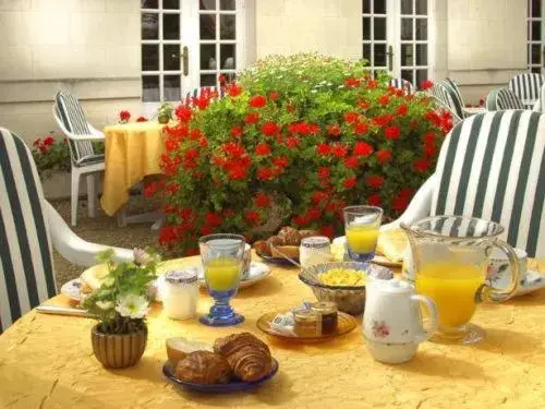 Balcony/Terrace in Chateau de Beaulieu et Magnolia Spa, The Originals Relais (Relais du Silence)