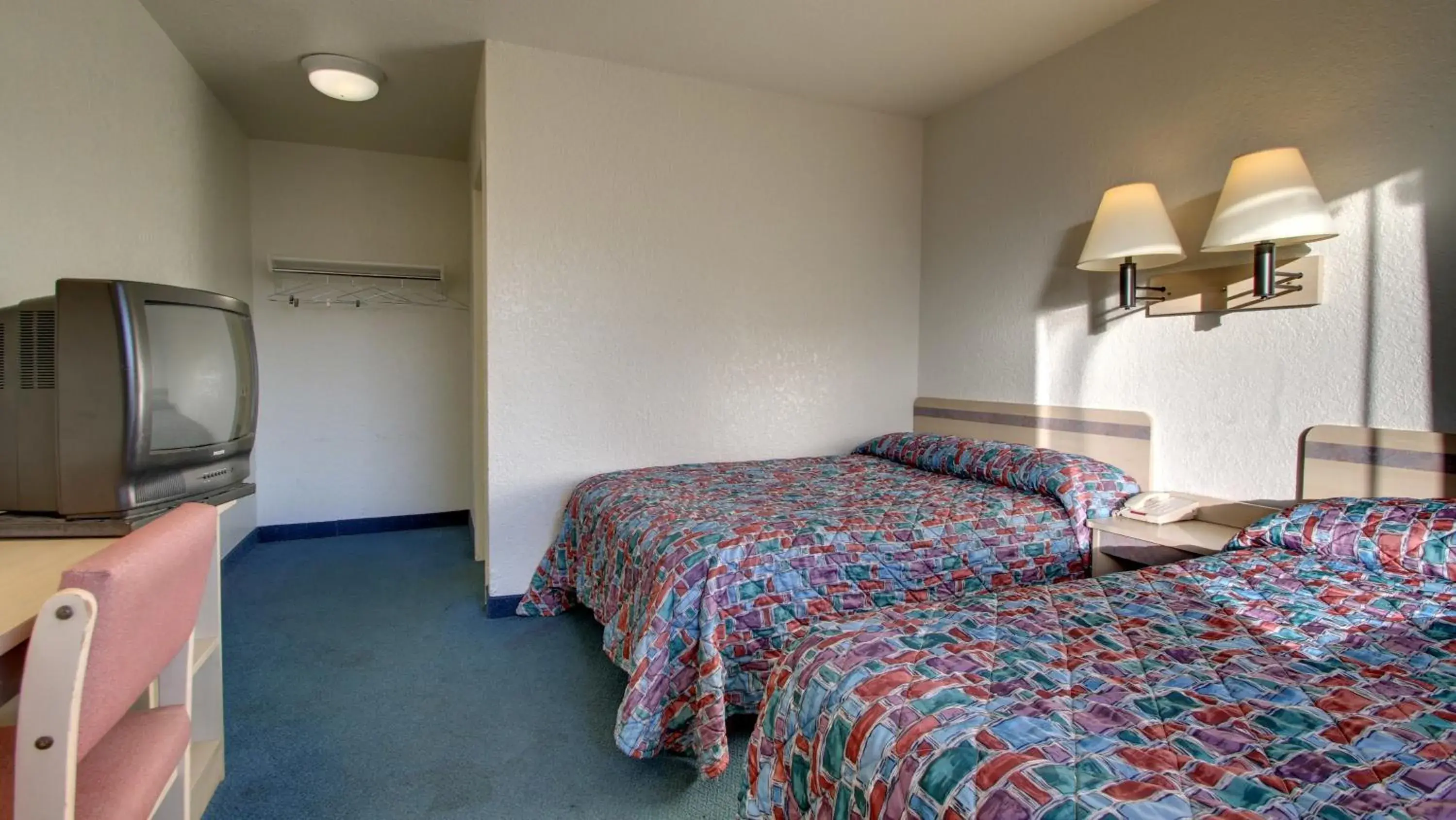 Bedroom, Bed in Motel 6-Owensboro, KY