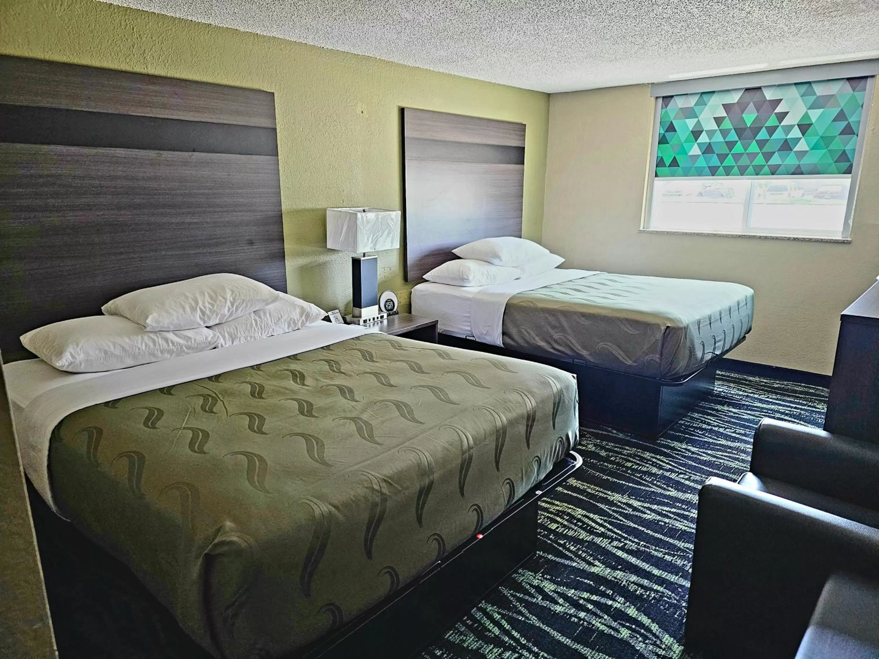 Bed in Red Lion Inn and Suites Liberty