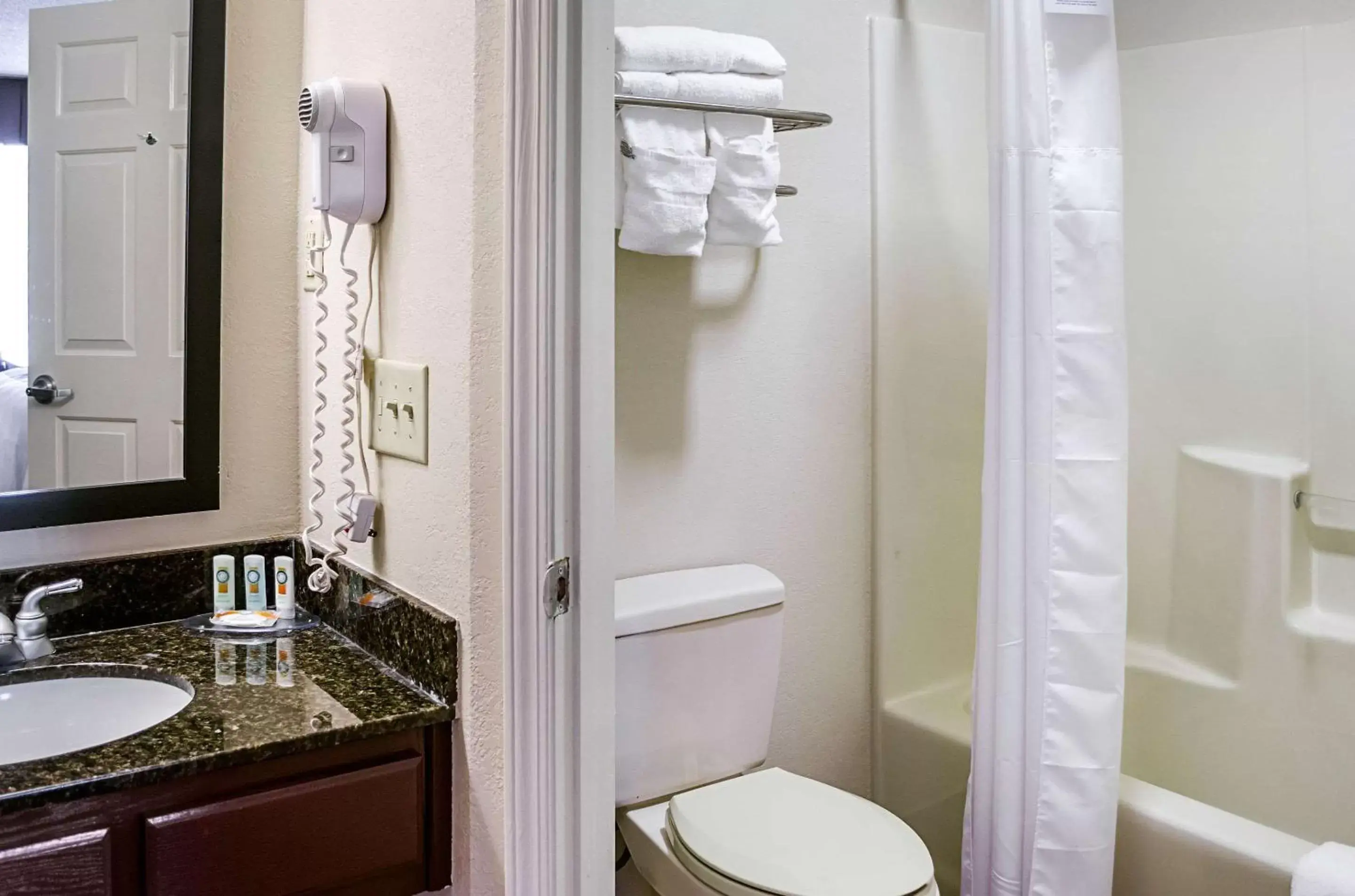 Photo of the whole room in Quality Inn Vicksburg Photo of the whole room in Quality Inn Vicksburg