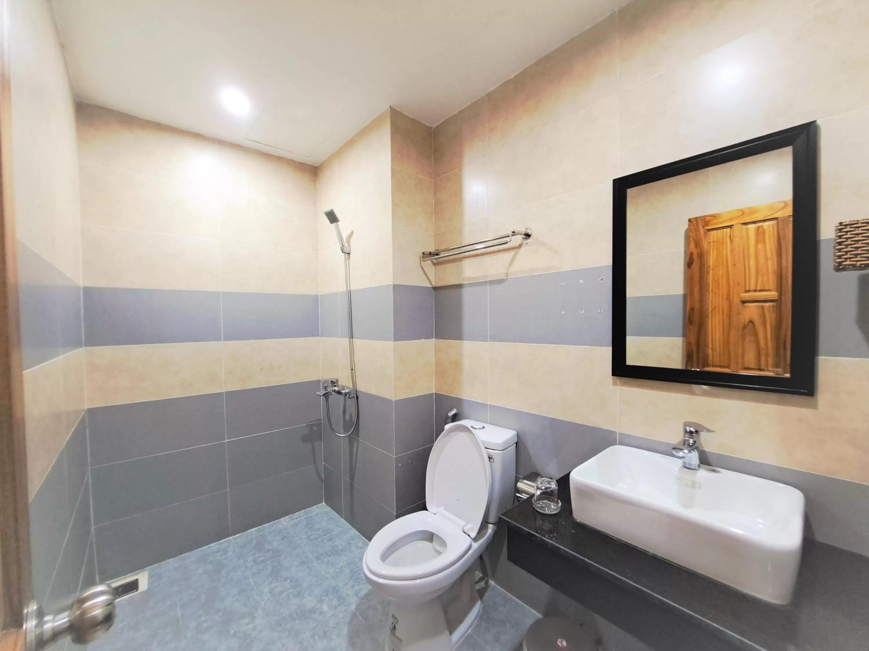 Shower in GREEN TOWN hotel HỘI AN