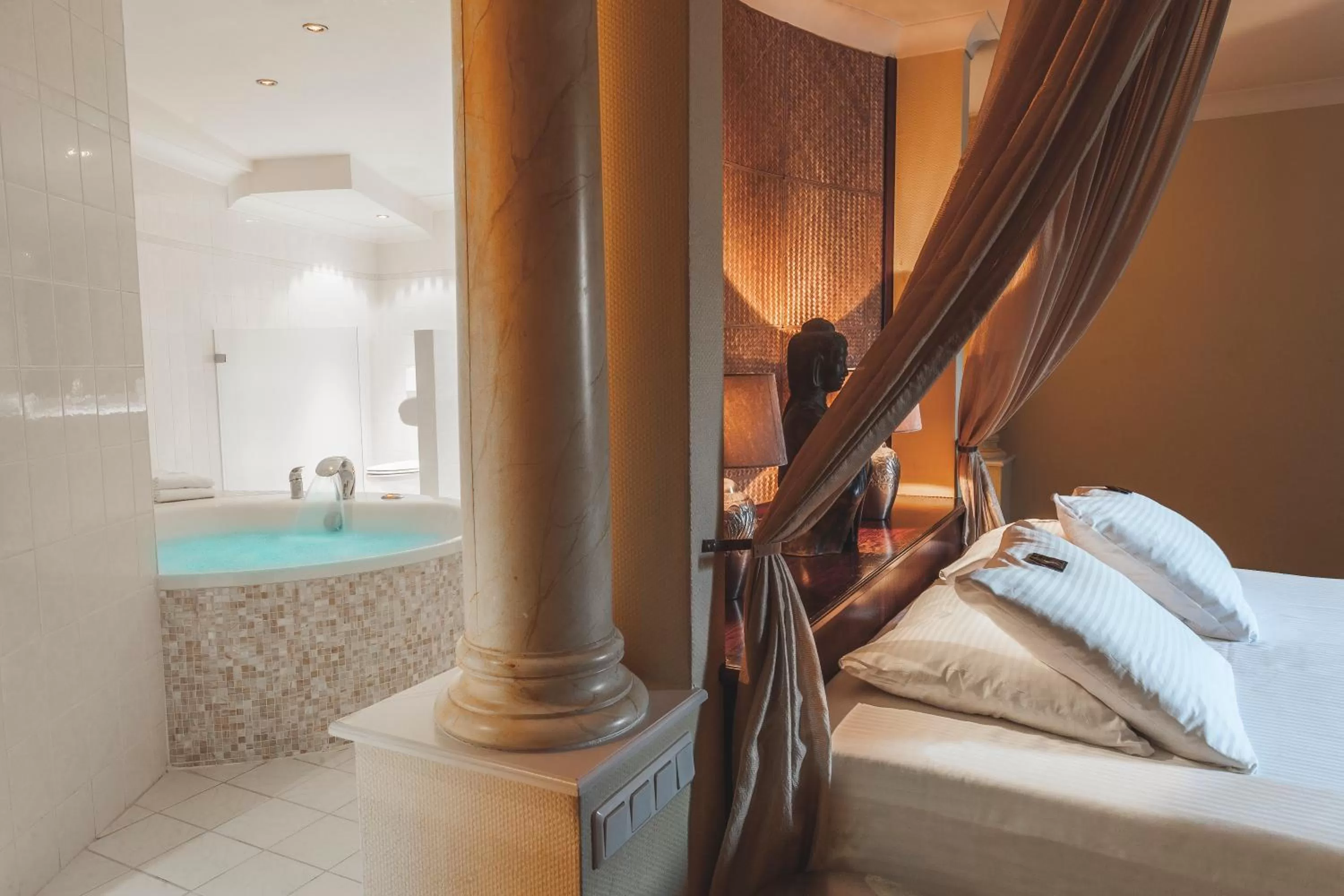 Decorative detail, Bed in Van der Valk Theaterhotel Almelo