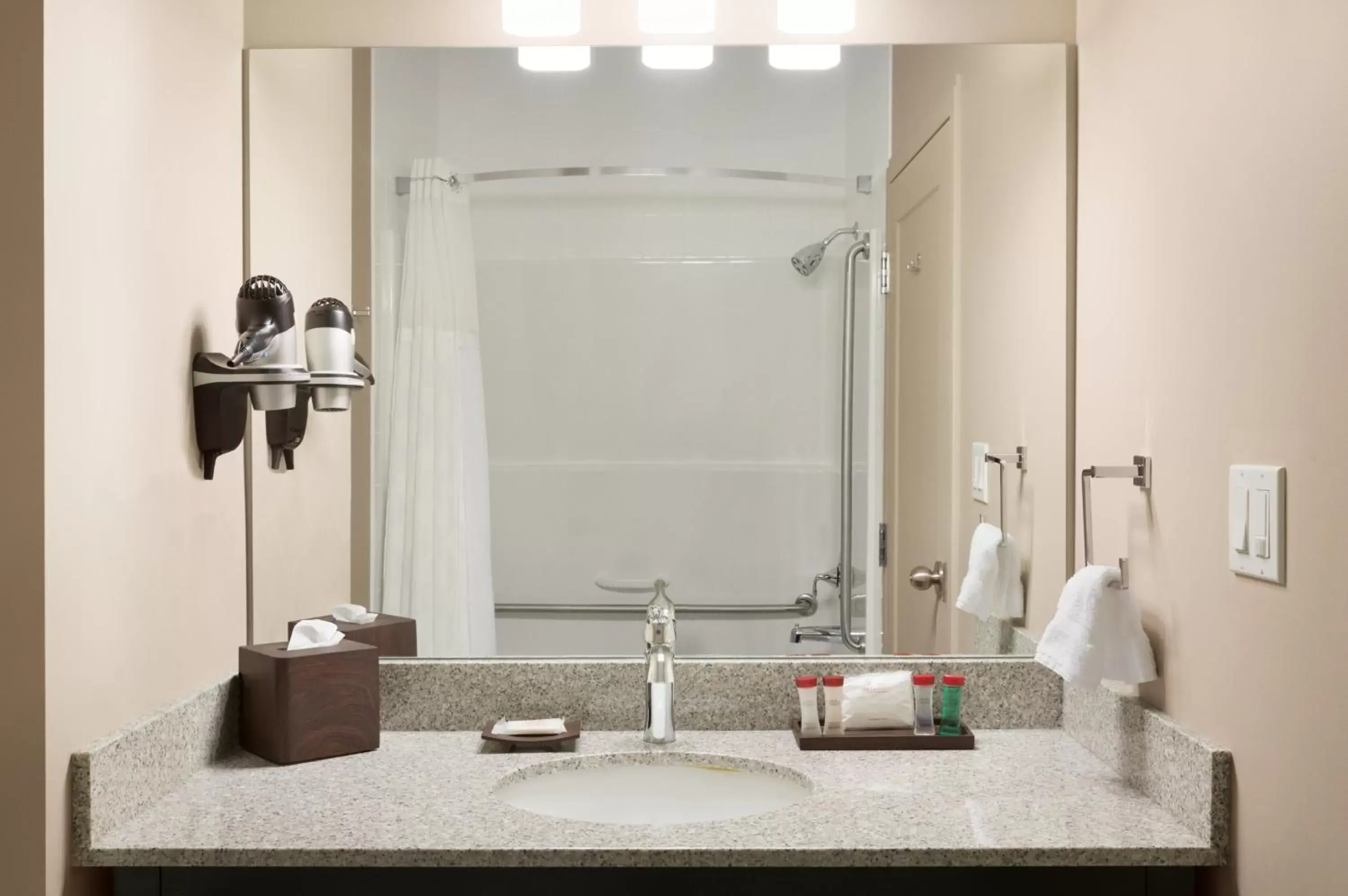 Shower, Bathroom in Ramada by Wyndham Emerald Park/Regina East