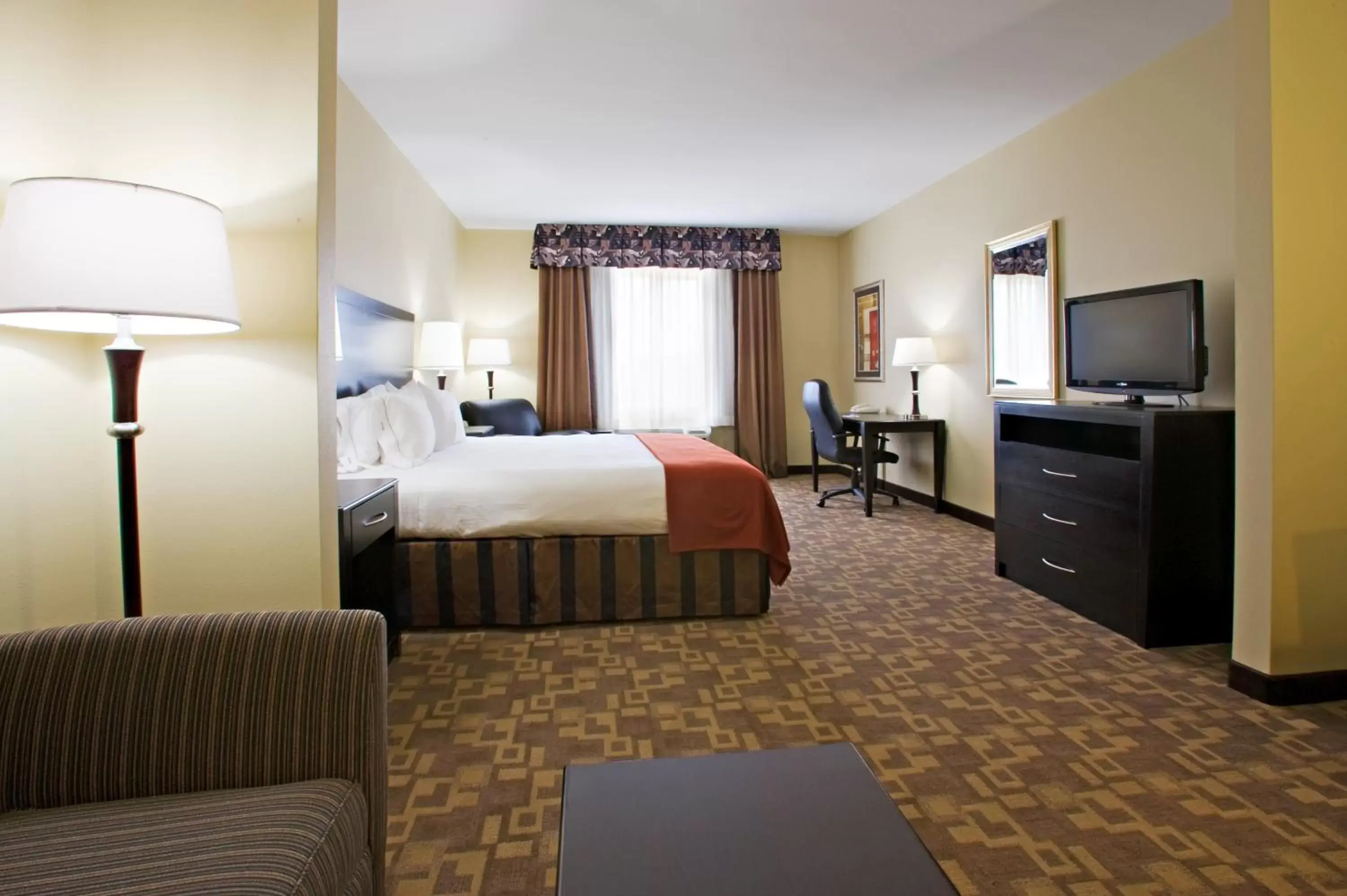 Bedroom, Bed in Holiday Inn Express and Suites Snyder, an IHG Hotel