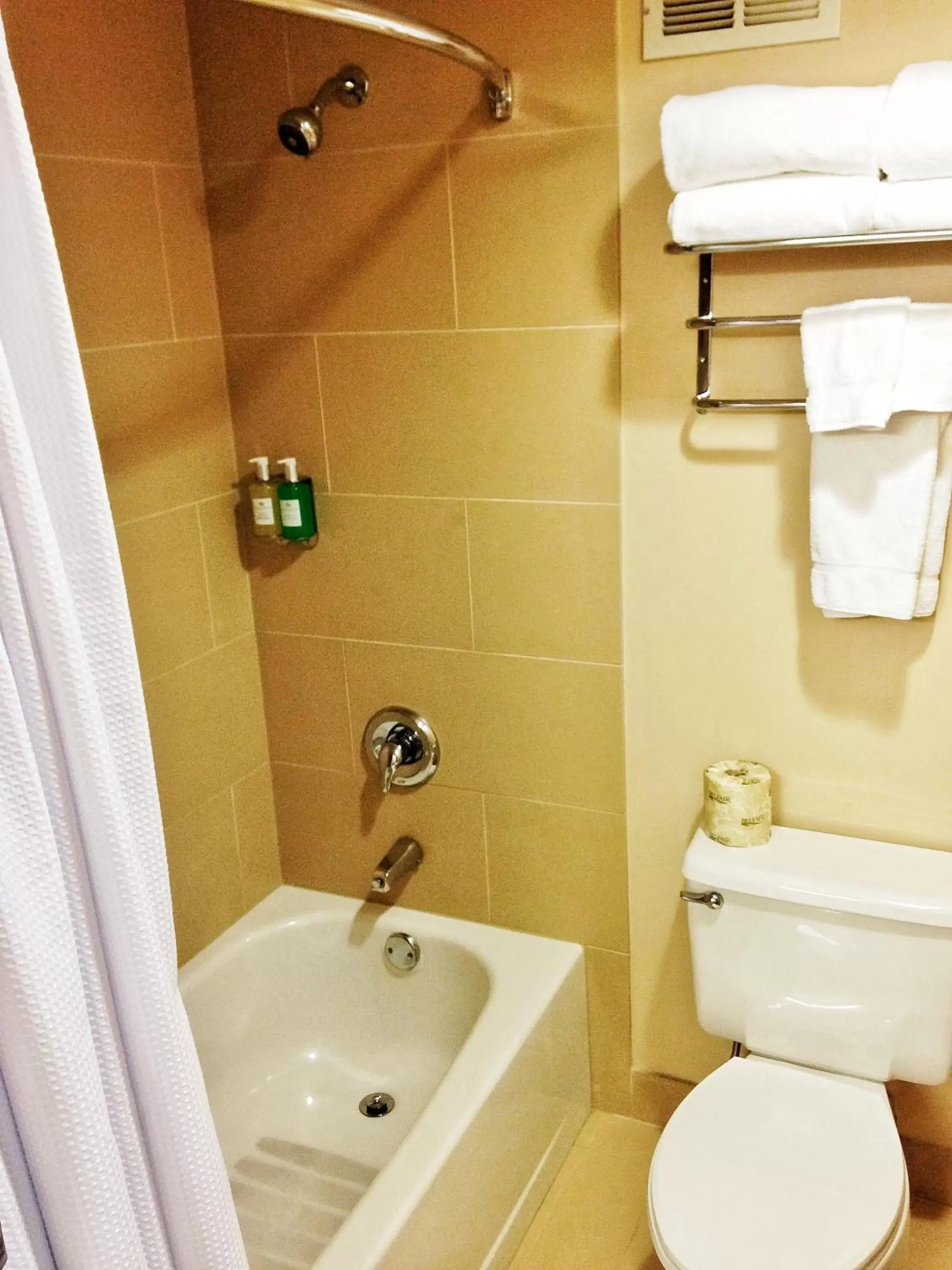 Bathroom in Coast Wenatchee Center Hotel
