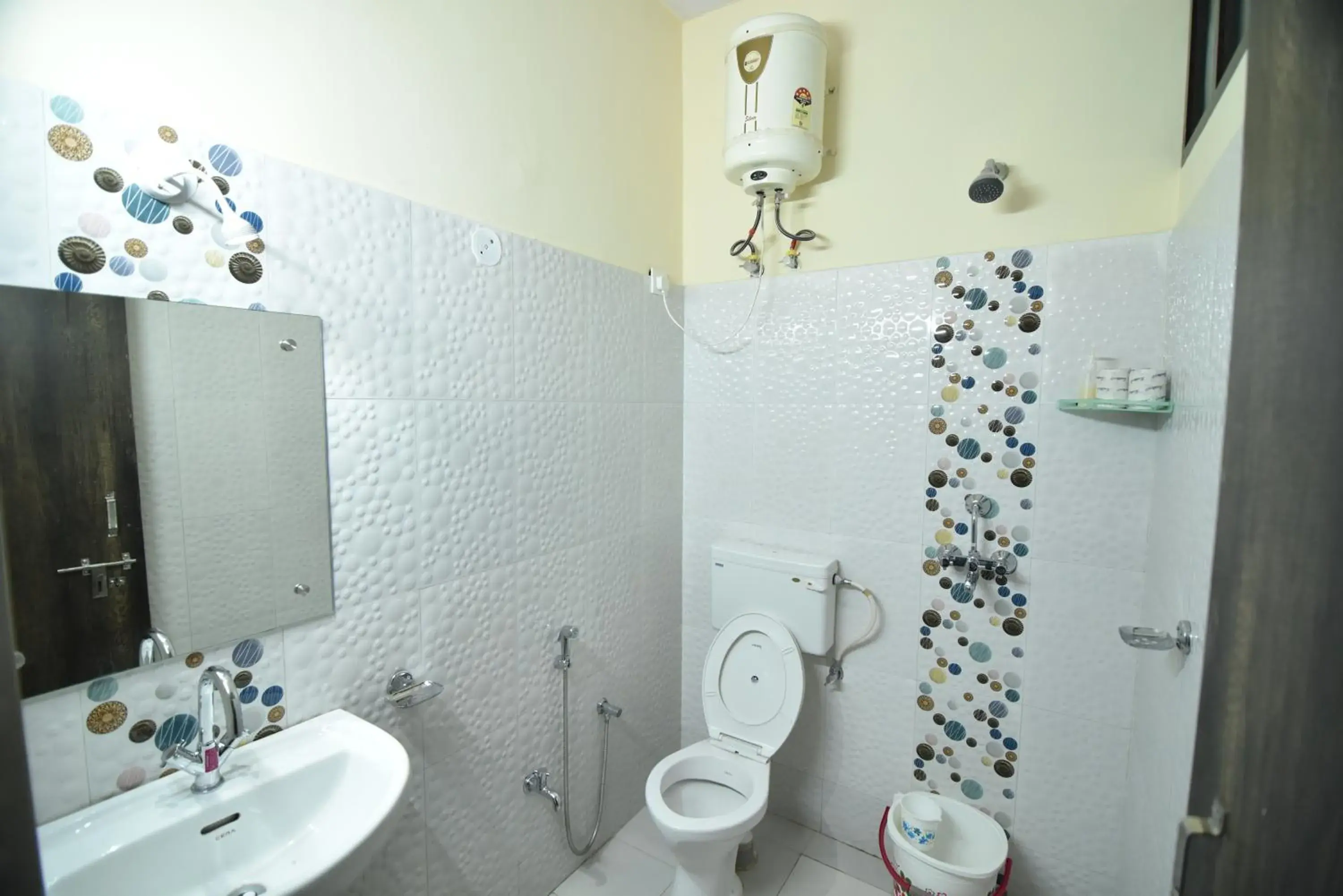 Shower, Bathroom in Hotel Vaishnavi