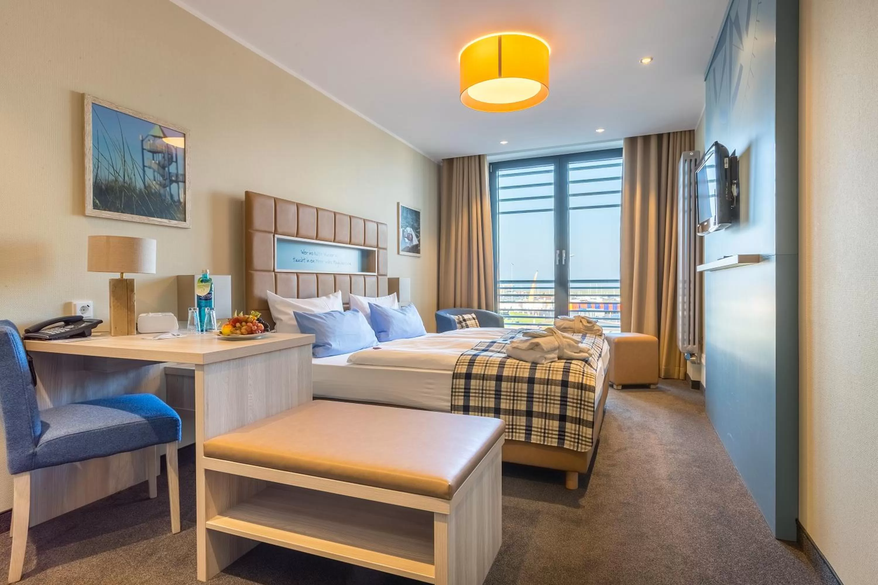 Sea view, Bed in Hotel Fährhaus