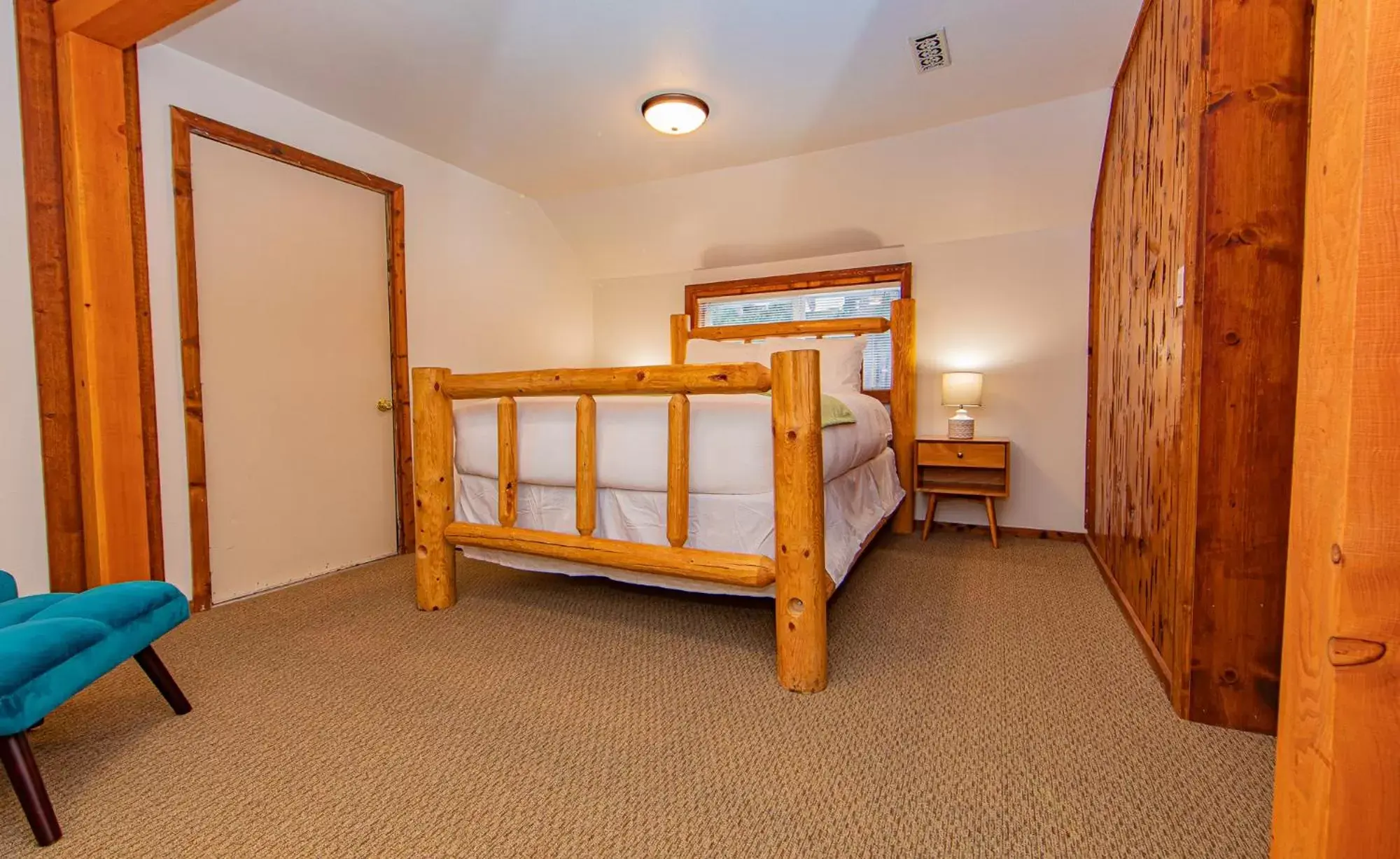 Bed, Bunk Bed in Cooper Spur Mountain Resort