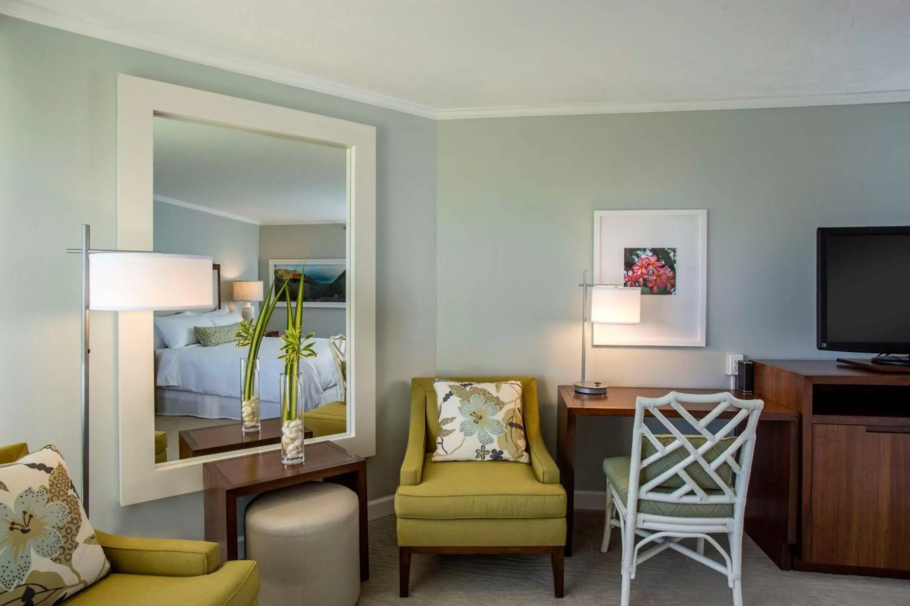 Bedroom, Seating Area in OUTRIGGER Kaua'i Beach Resort & Spa