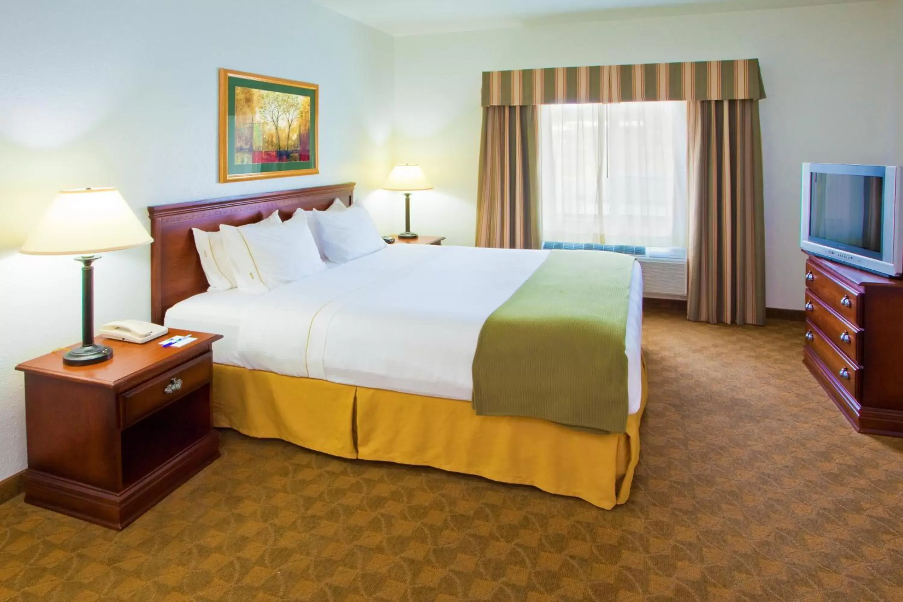 Bed in Holiday Inn Express Hotel & Suites Elkins, an IHG Hotel