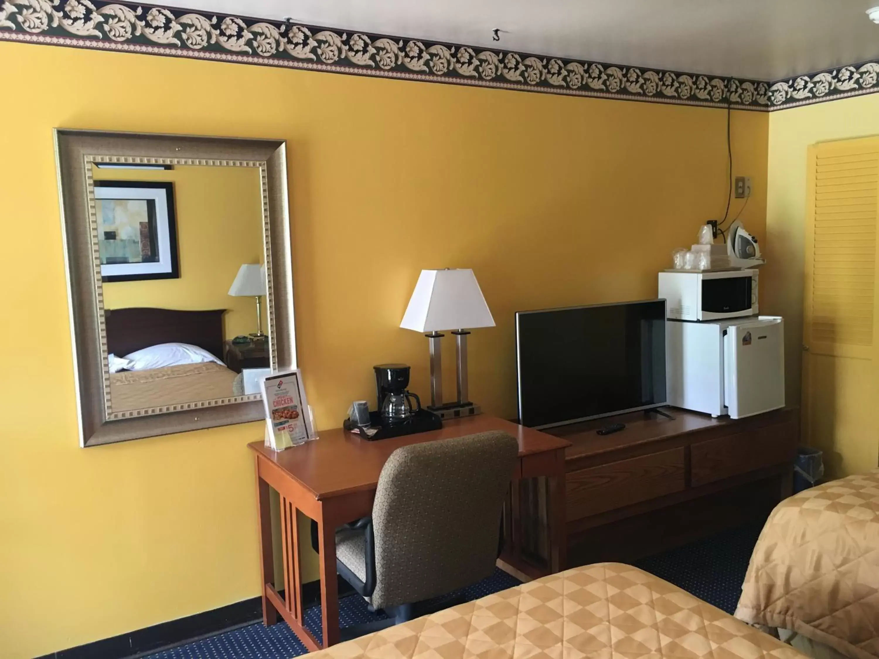 Double Room with Two Double Beds in Norwalk Inn