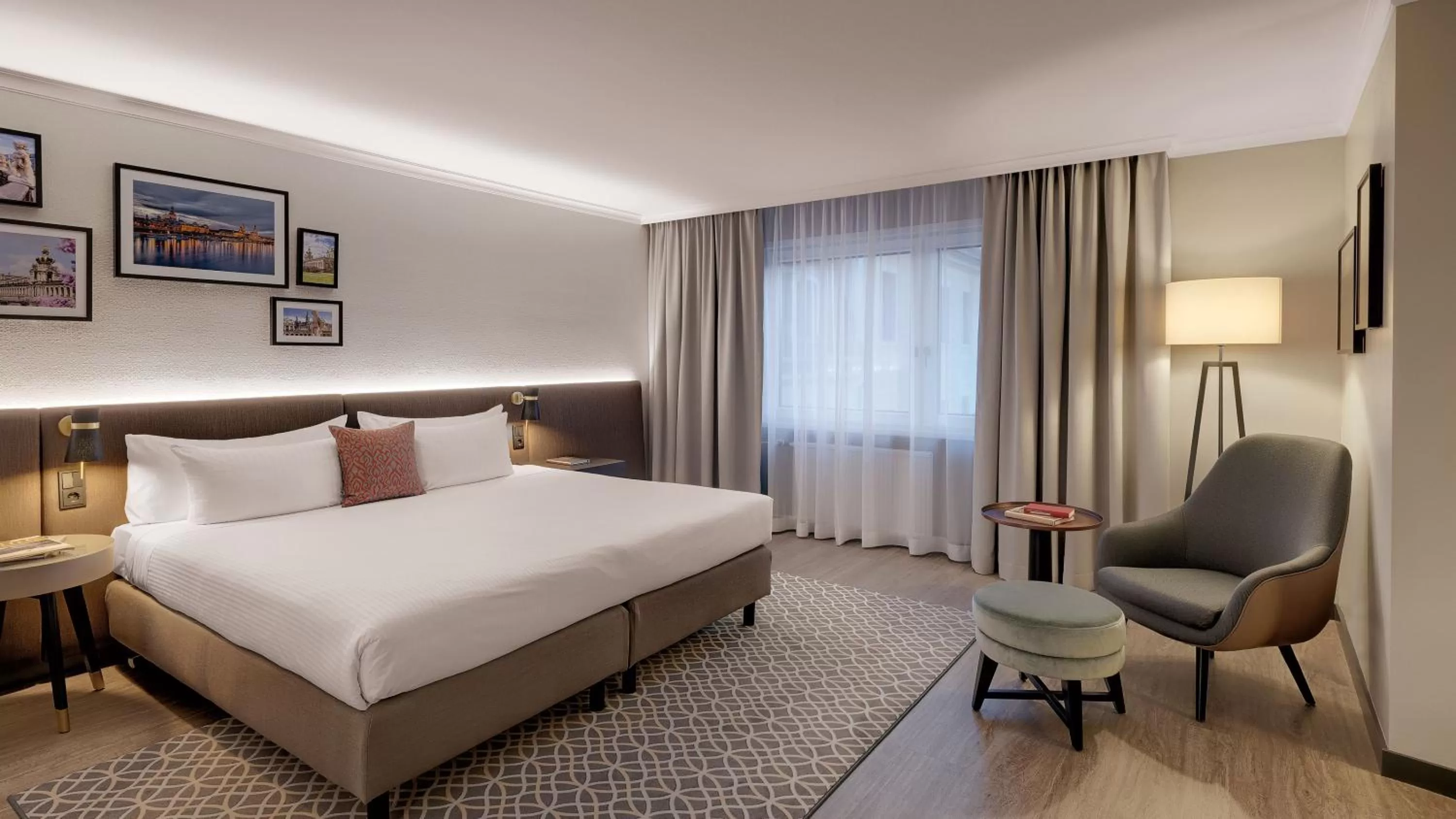 Photo of the whole room, Bed in Bilderberg Bellevue Hotel Dresden