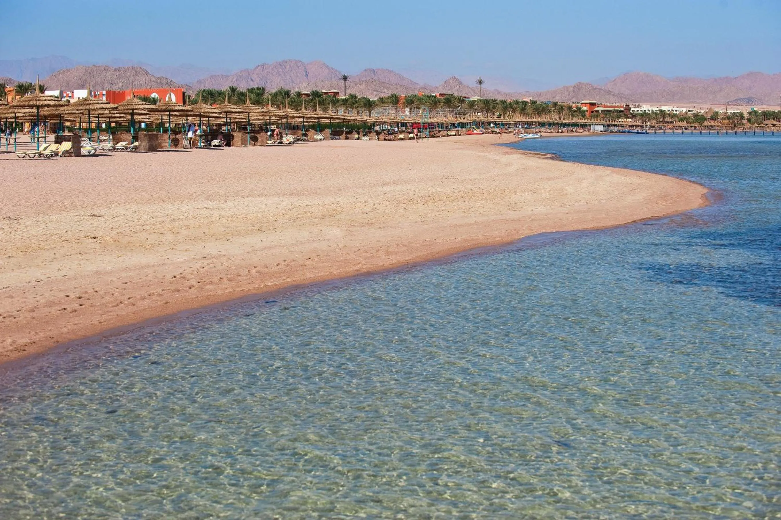Beach in Amwaj Oyoun Resort