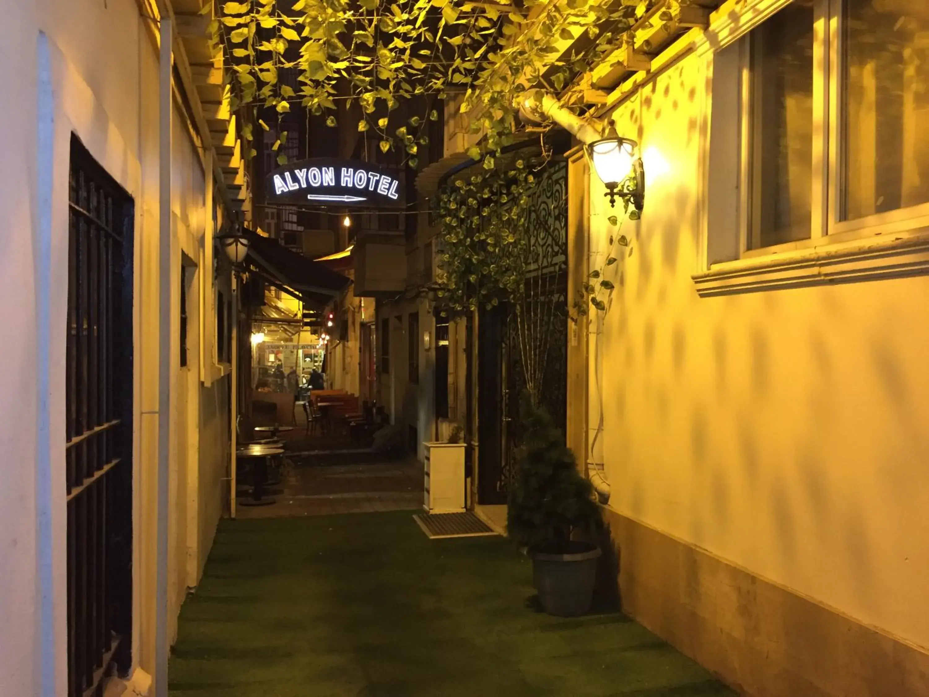 Facade/entrance in Alyon Hotel Taksim