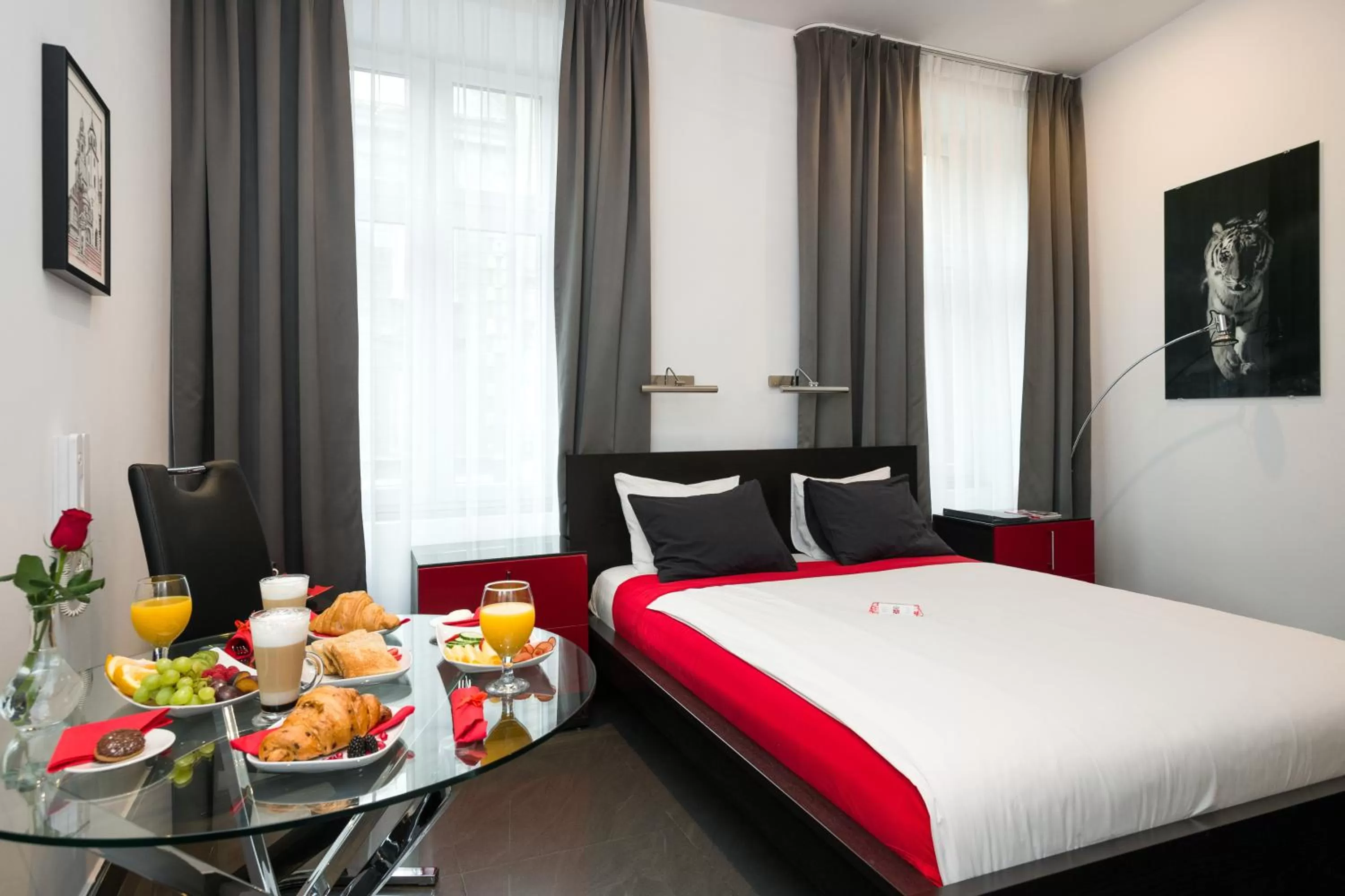 Food and drinks, Bed in Komorowski Luxury Guest Rooms