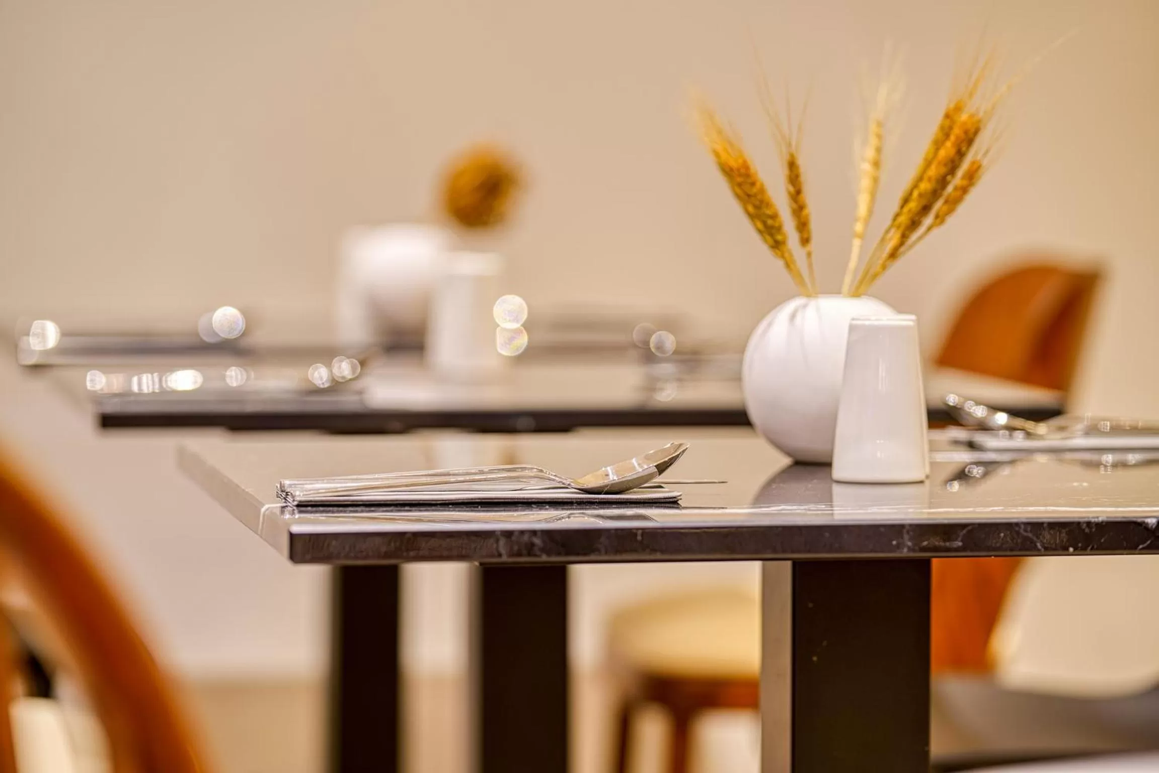 Restaurant/places to eat in Vienna House Easy by Wyndham Freiburg City