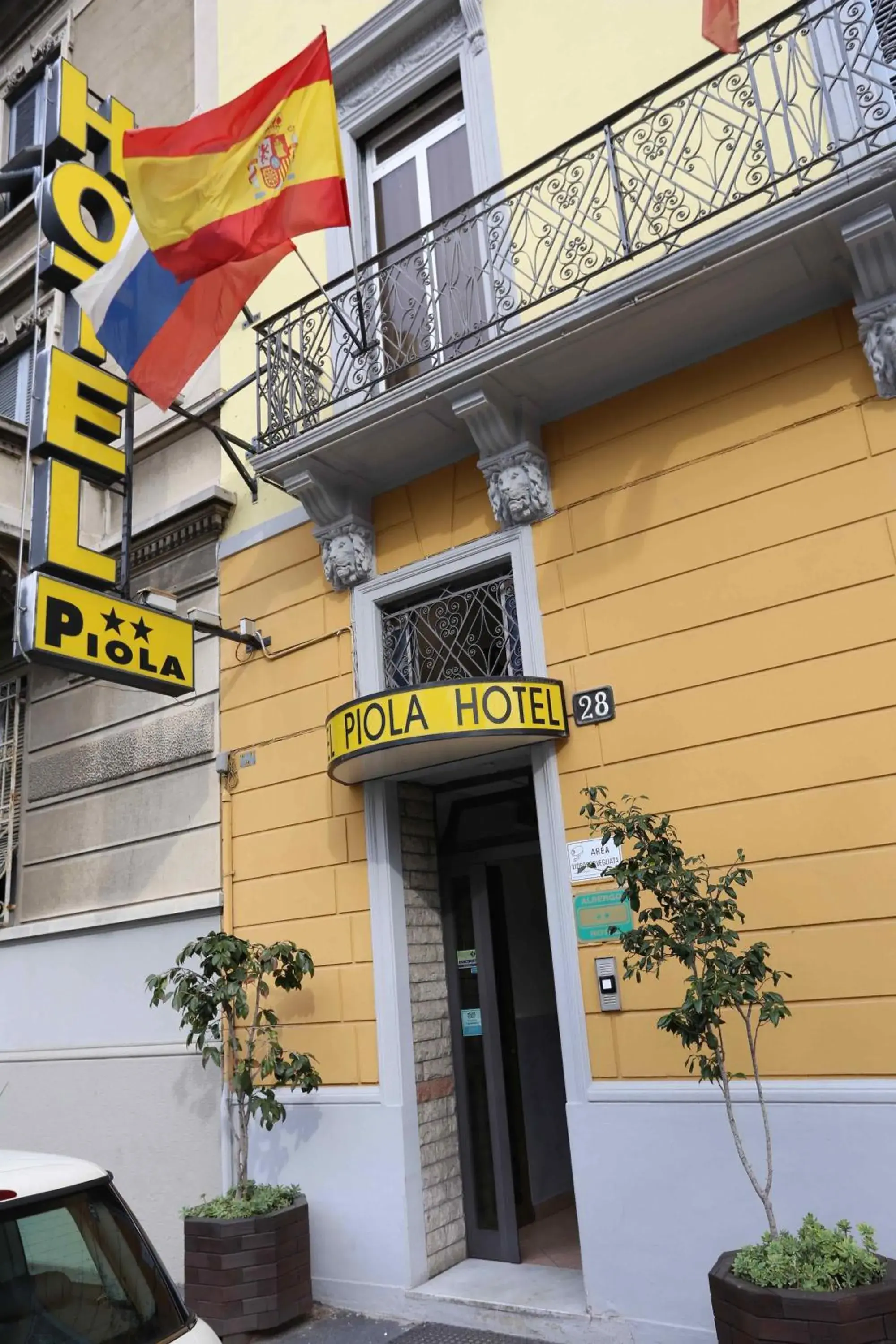 Facade/entrance in Hotel Piola
