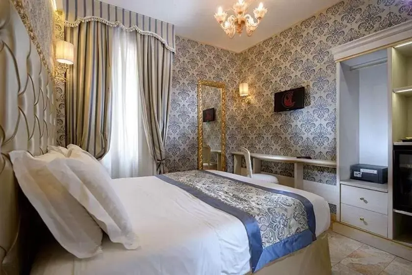 Budget Twin Room in Hotel Canaletto Budget Twin Room in Hotel Canaletto